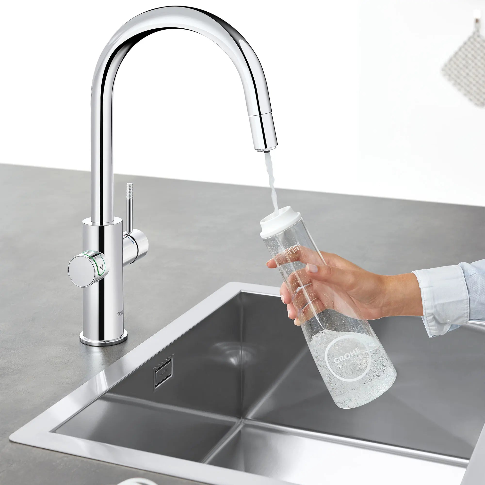 GROHE Blue Single-Handle Pull Down Kitchen Faucet Single Spray 1.75 GPM (6.6 L/min) with Chilled & Sparkling Water // GROHE STARLIGHT CHROME // 100229_L-31251002_5_CDNwebp.webp