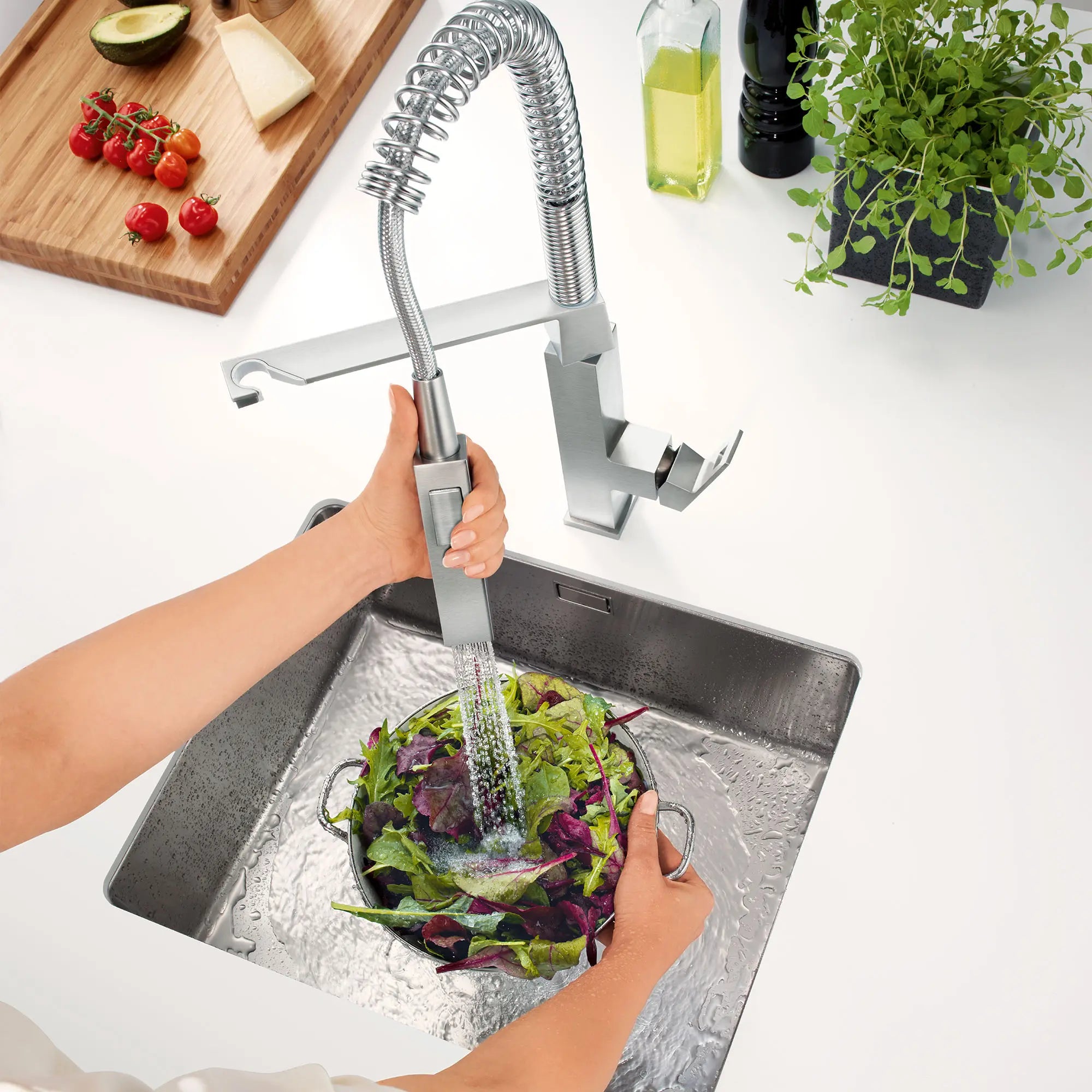 Eurocube Single-Handle Semi-Pro Dual Spray Kitchen Faucet 1.75 GPM (6.6 L/min) // GROHE STARLIGHT CHROME // 100364_L-31401000_CDNwebp.webp