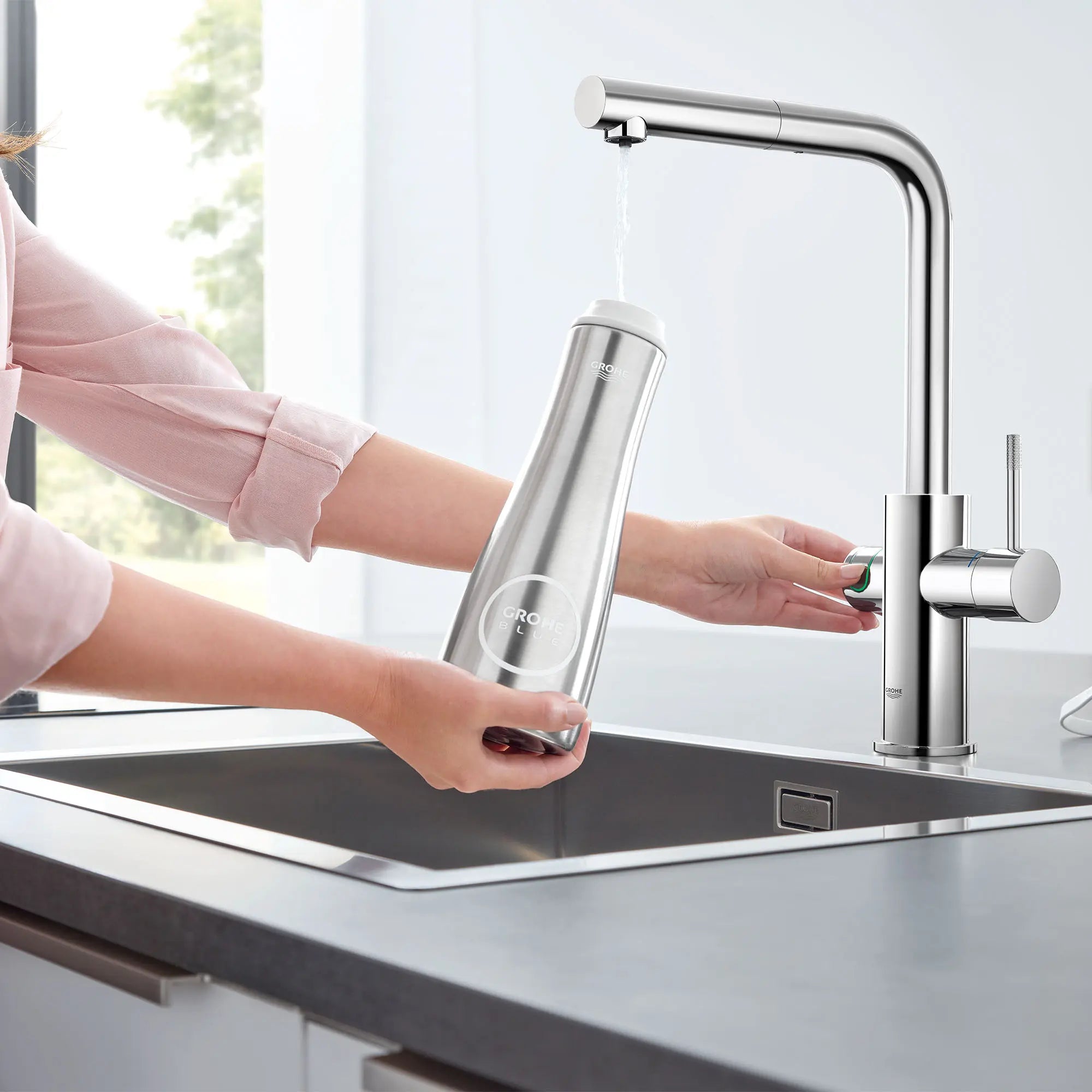 GROHE Blue Single-Handle Pull-Out Kitchen Faucet Single Spray 1.75 GPM (6.6 L/min) with Chilled & Sparkling Water // GROHE STARLIGHT CHROME // 100463_L-31608002_1_CDNwebp.webp