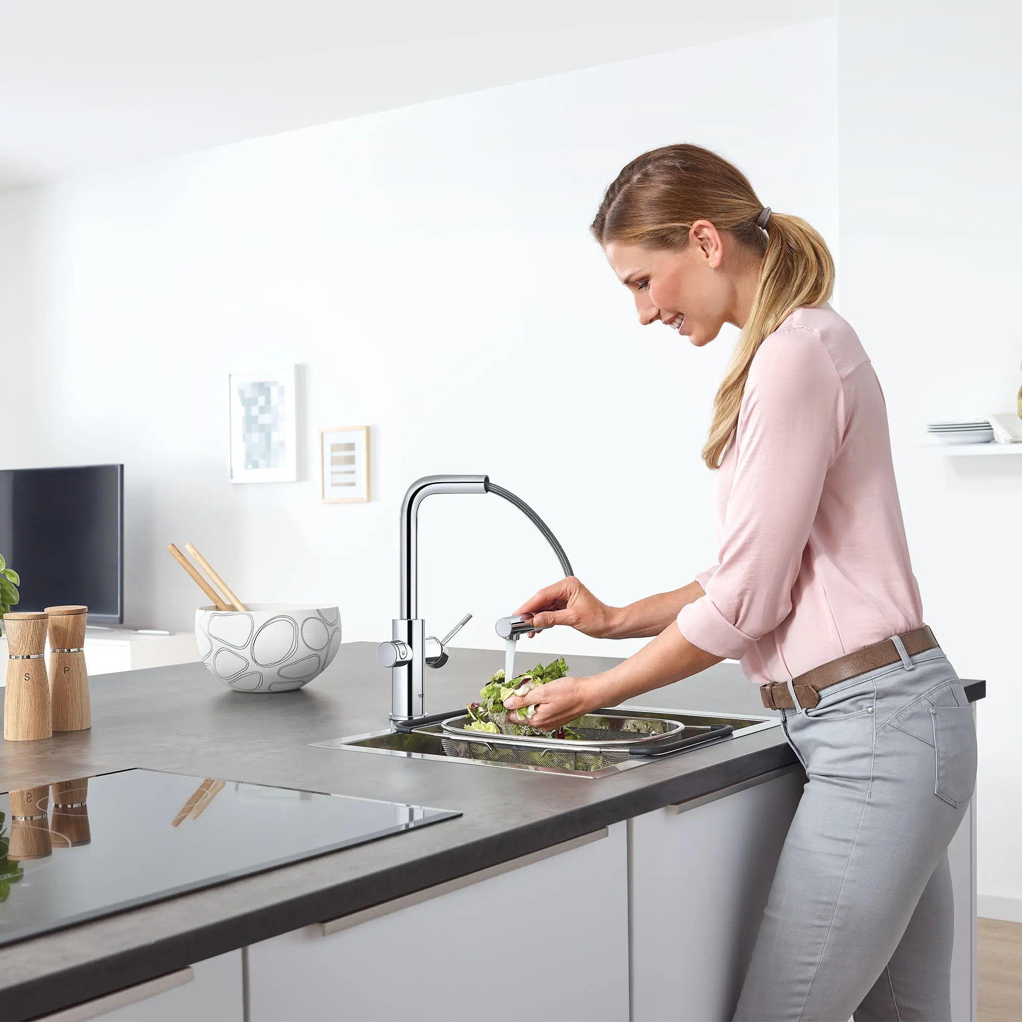 GROHE Blue Single-Handle Pull-Out Kitchen Faucet Single Spray 1.75 GPM (6.6 L/min) with Chilled & Sparkling Water // GROHE STARLIGHT CHROME // 100472_L-31608002_4_CDNwebp.webp