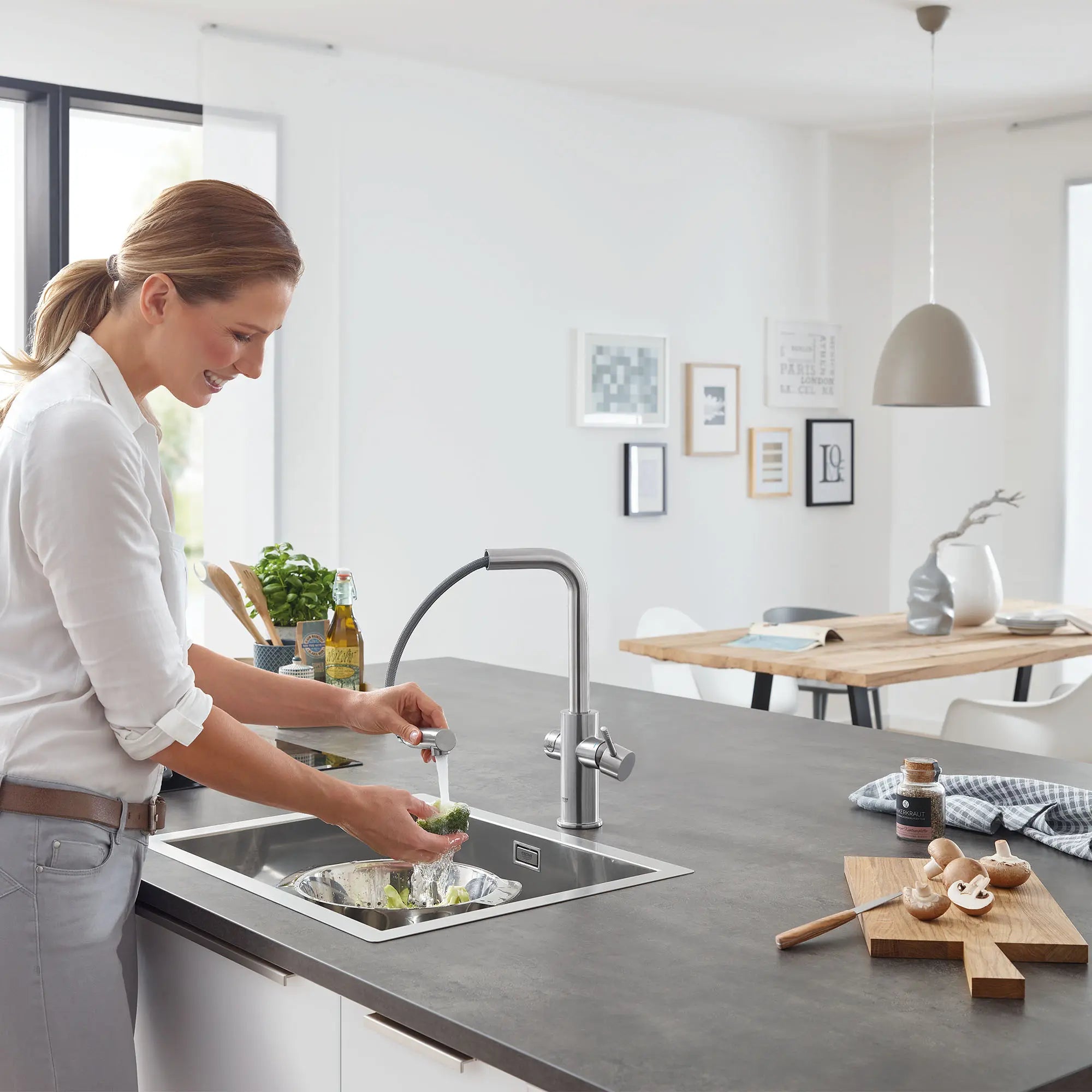 GROHE Blue Single-Handle Pull-Out Kitchen Faucet Single Spray 1.75 GPM (6.6 L/min) with Chilled & Sparkling Water // SUPERSTEEL INFINITYFINISH // 100475_L-31608DC2_CDNwebp.webp