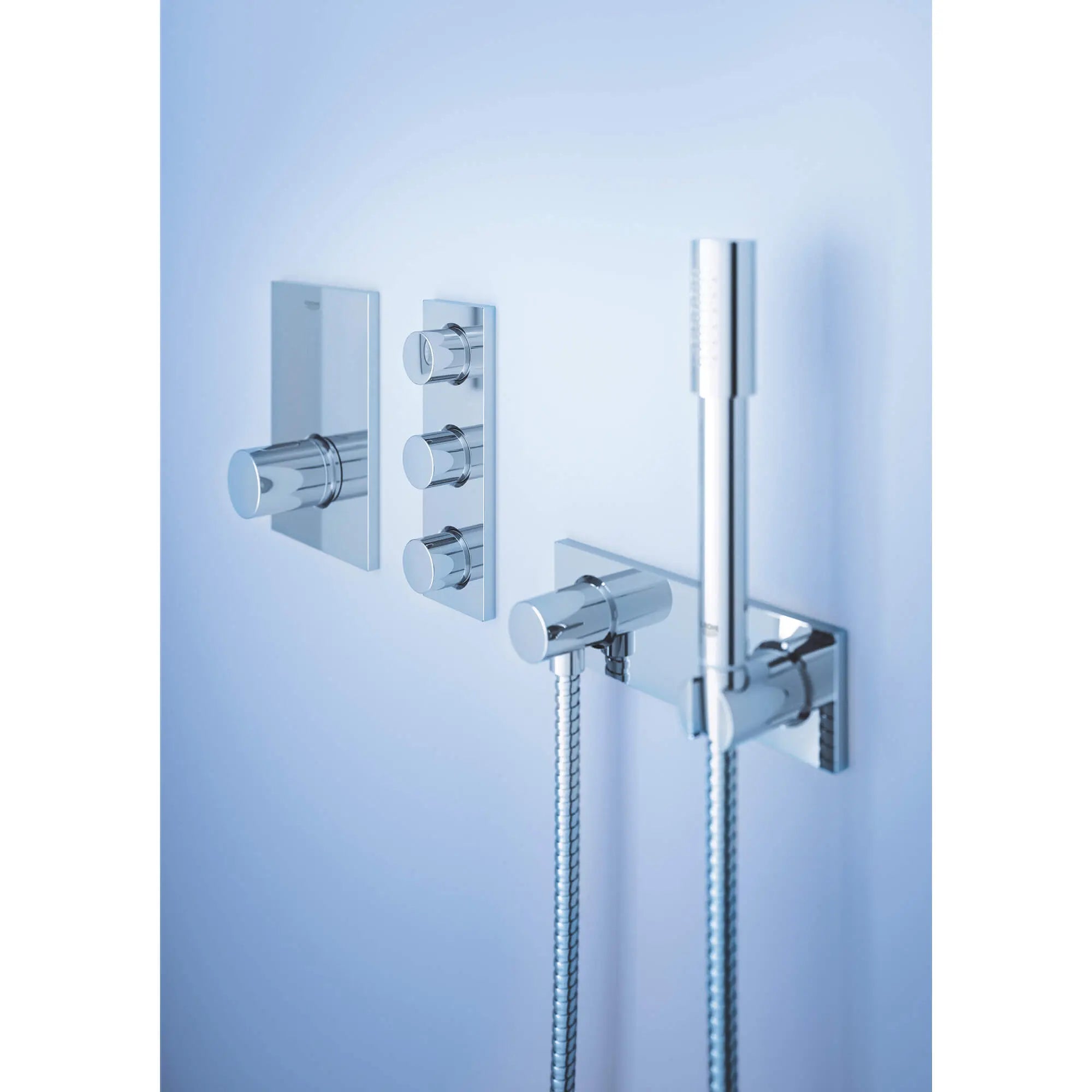 Triple Volume Control Trim // GROHE STARLIGHT CHROME // 1197_27625000-triple-volume-control-trim-enviro-2_0_CDNwebp.webp
