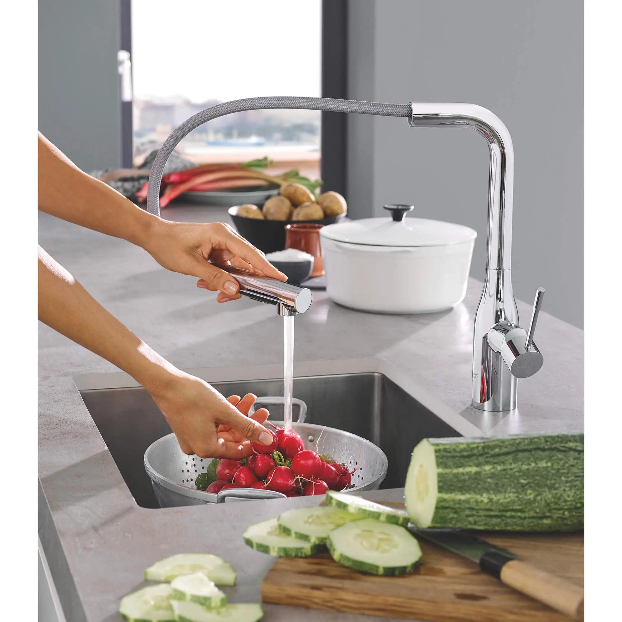Essence Single-Handle Pull-Out Kitchen Faucet Dual Spray 1.75 GPM (6.6 L/min) // GROHE STARLIGHT CHROME // 1489_30271000-single-handle-kitchen-faucet-enviro-4_0_CDNwebp.webp