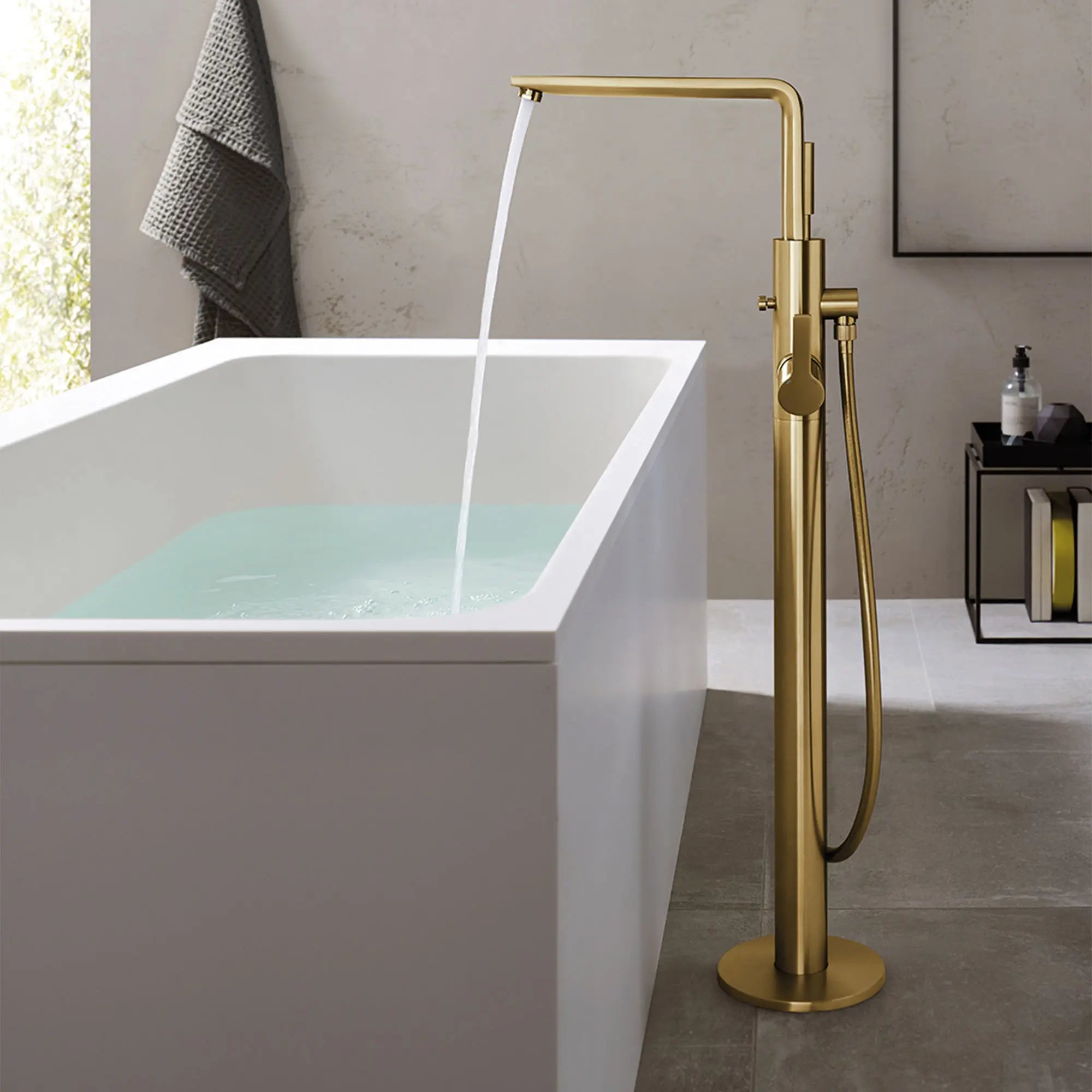 Single-Handle Freestanding Tub Faucet with 1.75 GPM (6.6 L/min) Hand Shower // BRUSHED COOL SUNRISE // 154133_B-23792GN1_0_CDNwebp.webp