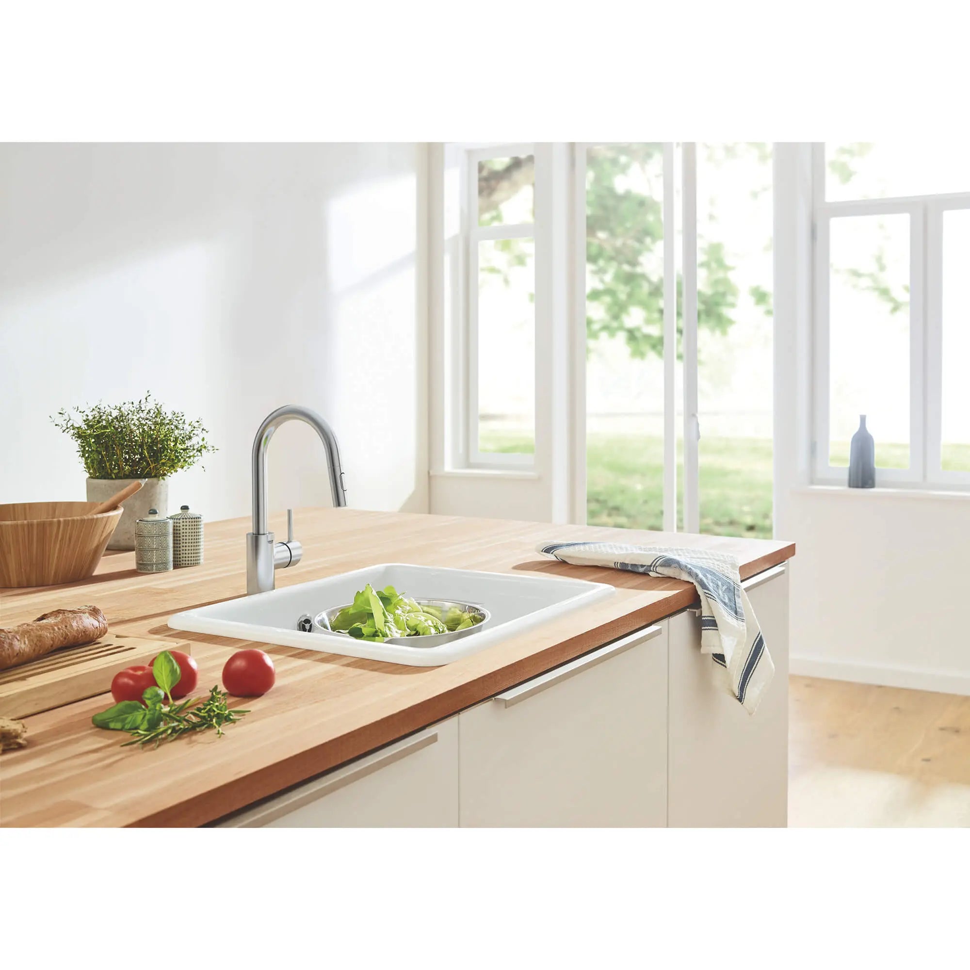 Concetto Single-Handle Pull Down Prep Faucet 1.75 GPM (6.6 L/min) // SUPERSTEEL INFINITYFINISH // 1609_31479dc1-single-handle-kitchen-faucet-enviro-1_0_CDNwebp.webp