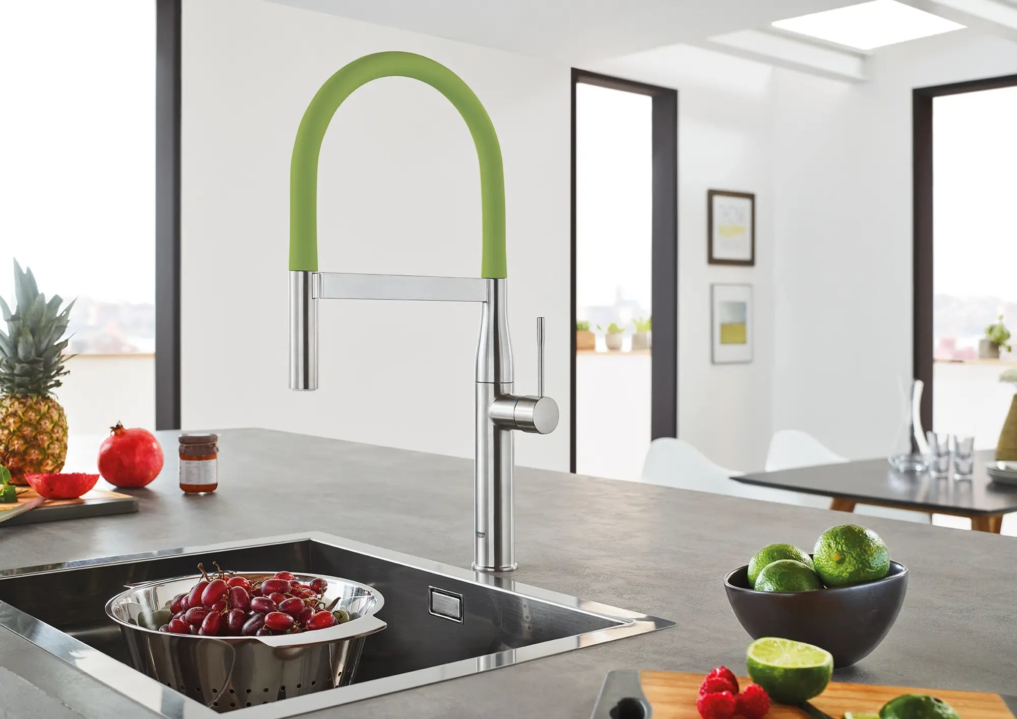 Single-Handle Semi-Pro Dual Spray Kitchen Faucet 6.6 L/min (1.75 gpm) // SUPERSTEEL INFINITYFINISH // 161981_B-30295DC0_Green_0_CDNwebp.webp