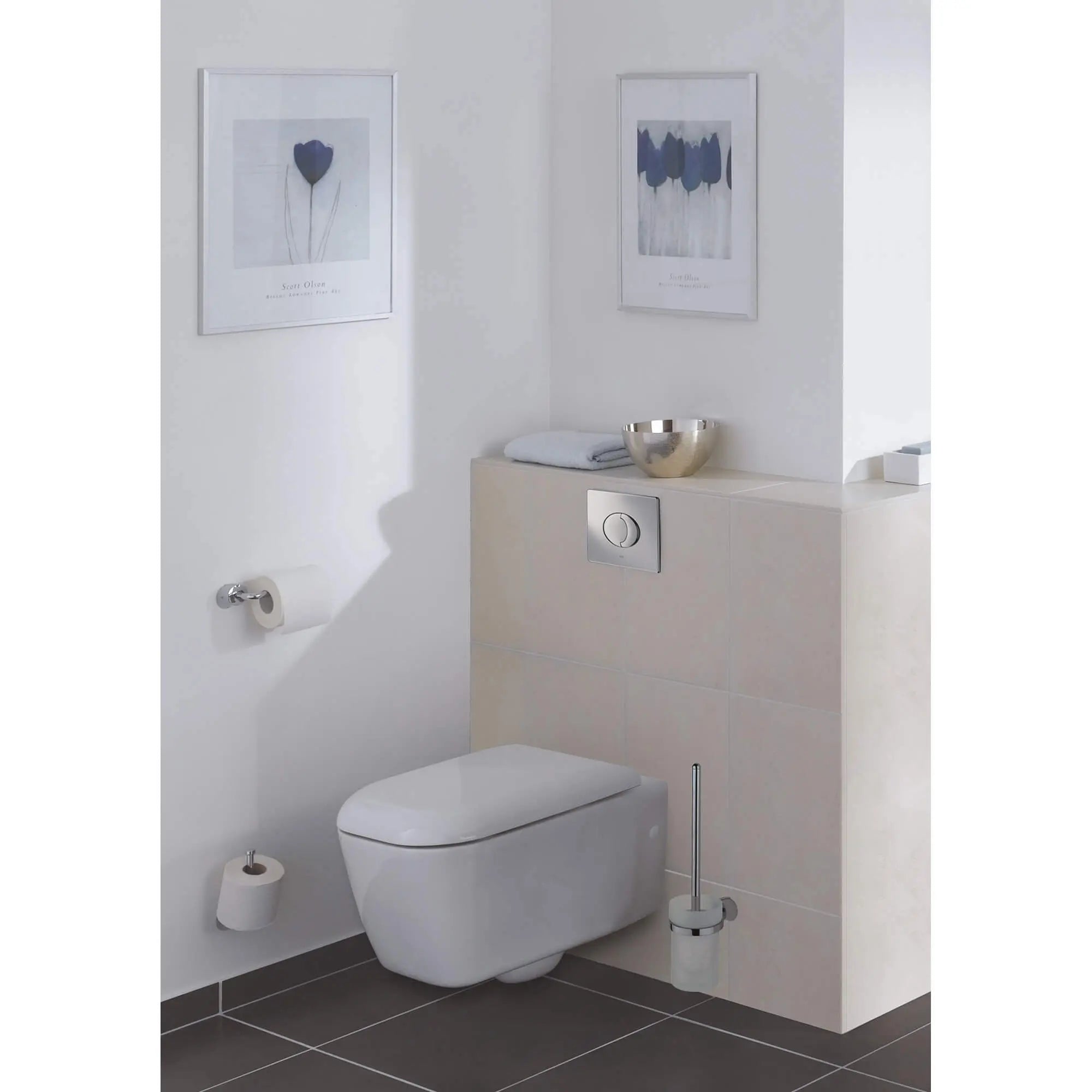 Wall Plate // GROHE STARLIGHT CHROME // 163225_38506000-Skate-Air-Actuation-Plate-StarLight-Chrome-lifestyle-1_0_CDNwebp.webp