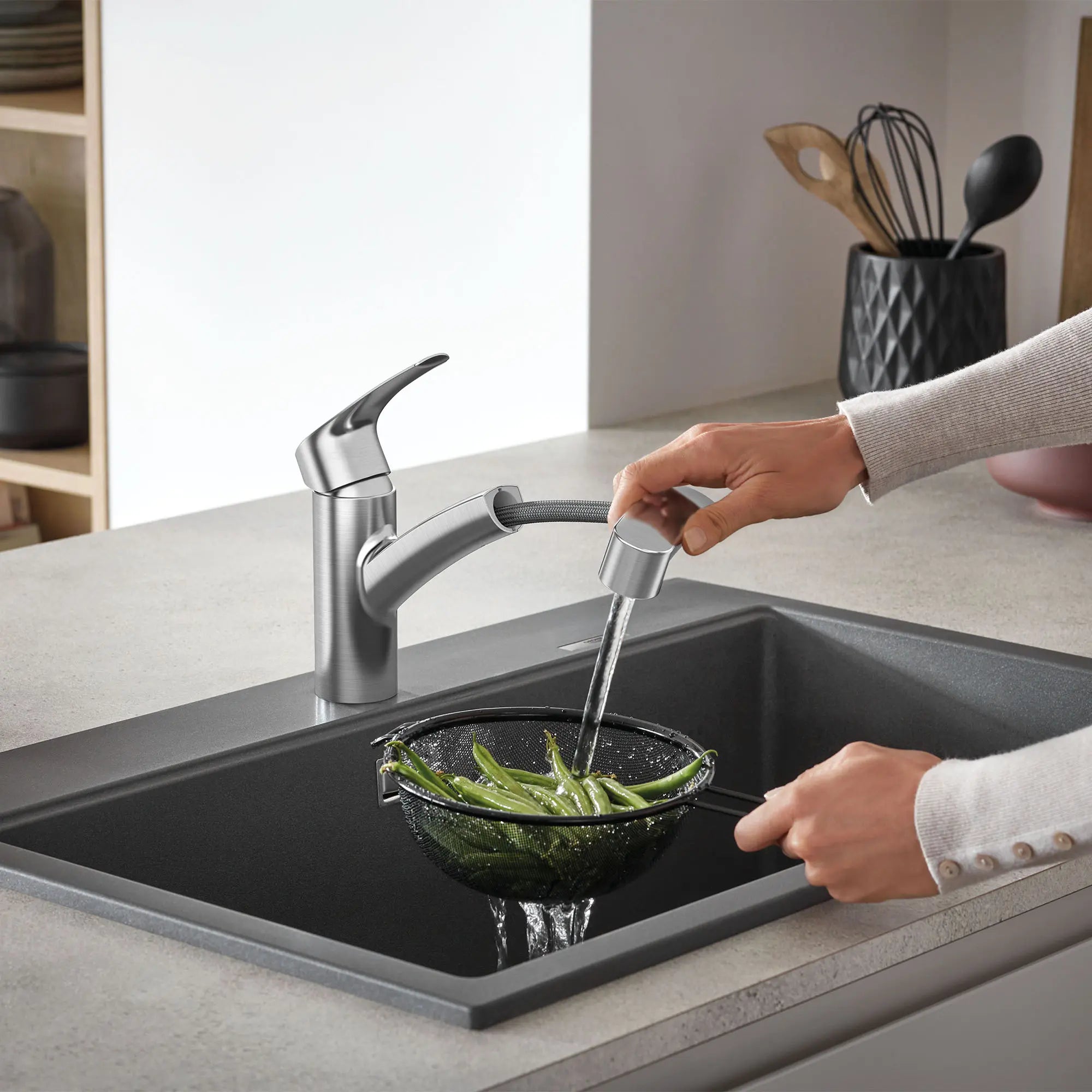 Eurosmart Single-Handle Dual Spray Pull-Out Kitchen Faucet 1.75 gpm (6.6 L/min) // SUPERSTEEL INFINITYFINISH // 163473_Eurosmart_Environment_30306DC1_0003_Apr2023_0_CDNwebp.webp