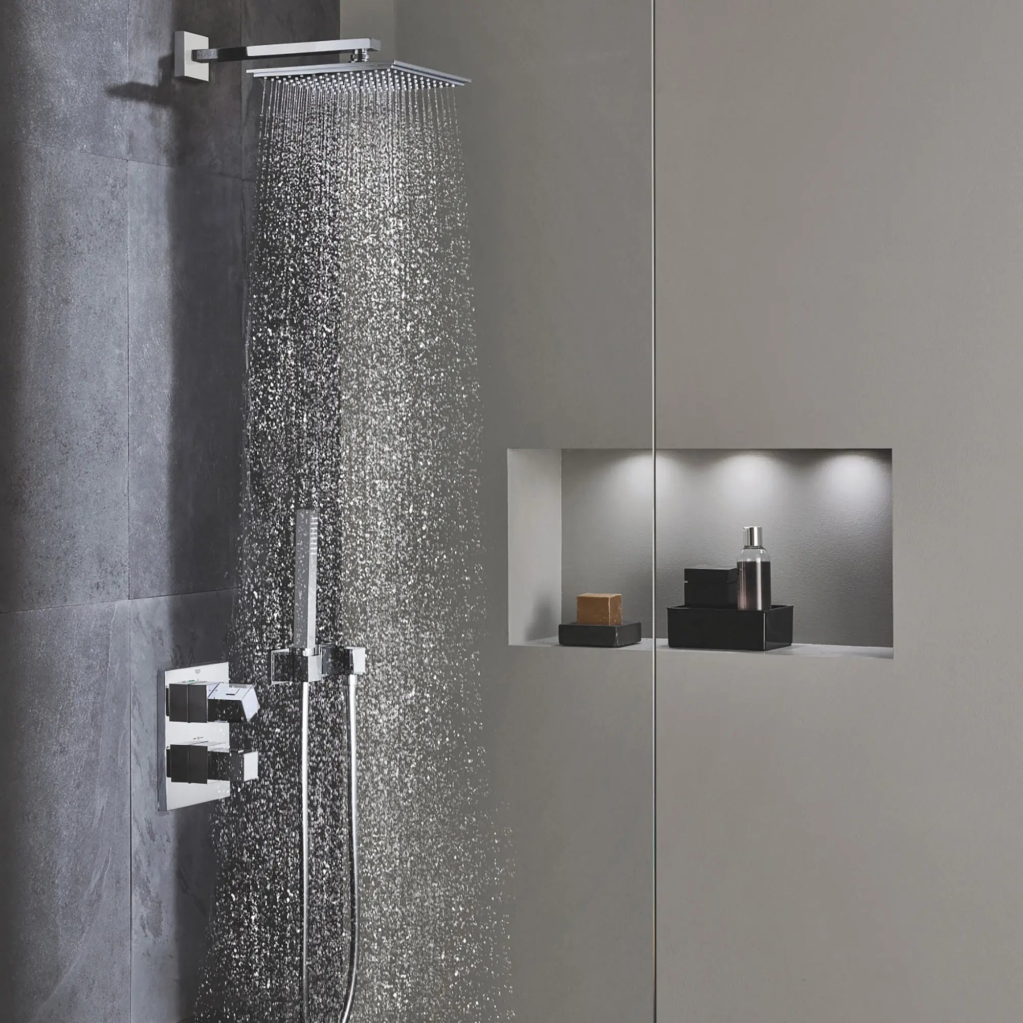 Stick Shower Head - 1 Spray, 9.5 L/min (2.5 gpm) // GROHE STARLIGHT CHROME // 163597_27705000-Euphoria-Cube-150-1-Spray-Showerhead-Starlight-Chrome-Beauty-5_0_CDNwebp.webp