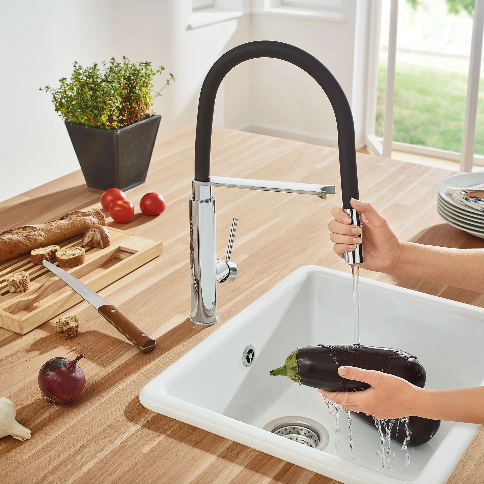 Single-Handle Semi-Pro Dual Spray Kitchen Faucet 6.6 L/min (1.75 gpm) // GROHE STARLIGHT CHROME // 163650_L-31492000_1_0_CDNwebp.webp