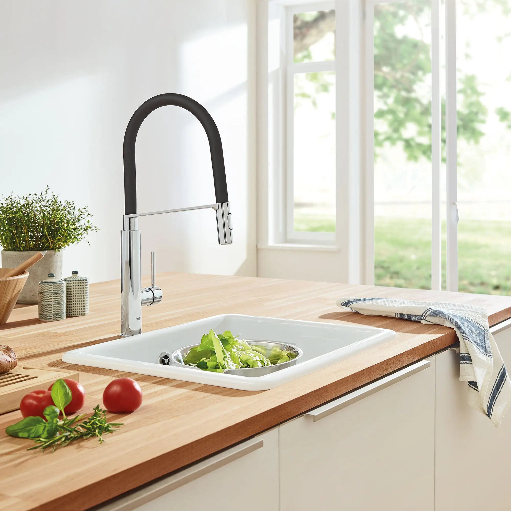 Single-Handle Semi-Pro Dual Spray Kitchen Faucet 6.6 L/min (1.75 gpm) // GROHE STARLIGHT CHROME // 163652_B-31492000_2_0_CDNwebp.webp