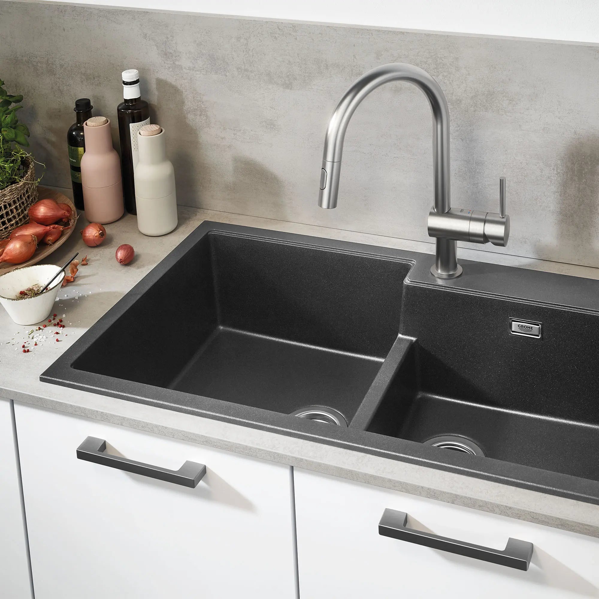 Single-Handle Pull Down Kitchen Faucet Dual Spray 6.6 L/min (1.75 gpm) // GROHE STARLIGHT CHROME // 163835_B-31378003_9_0_CDNwebp.webp