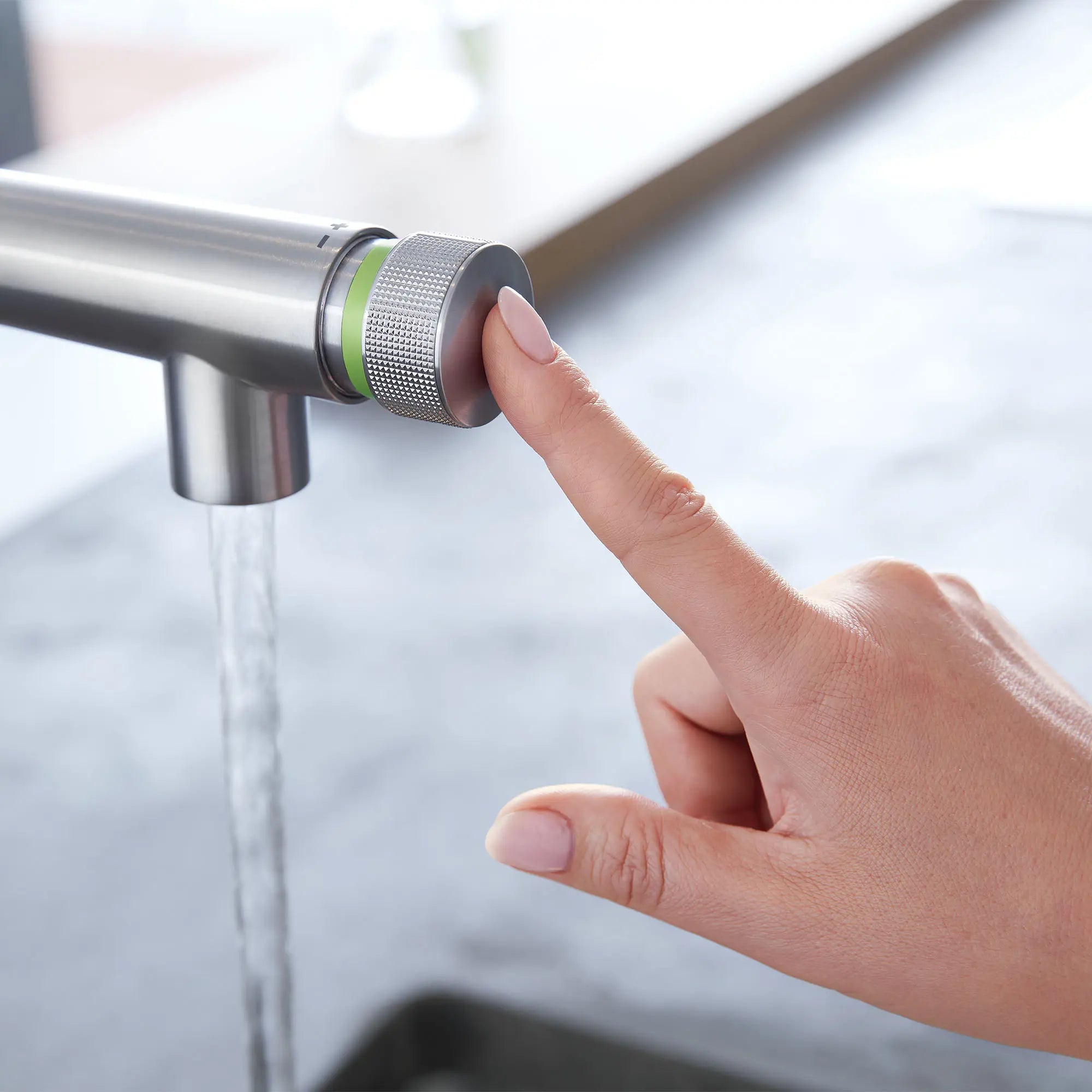 SmartControl Pull-Out Single Spray Kitchen Faucet 6.6 L/min (1.75 gpm) // SUPERSTEEL INFINITYFINISH // 164047_L-31616DC0_1_0_CDNwebp.webp