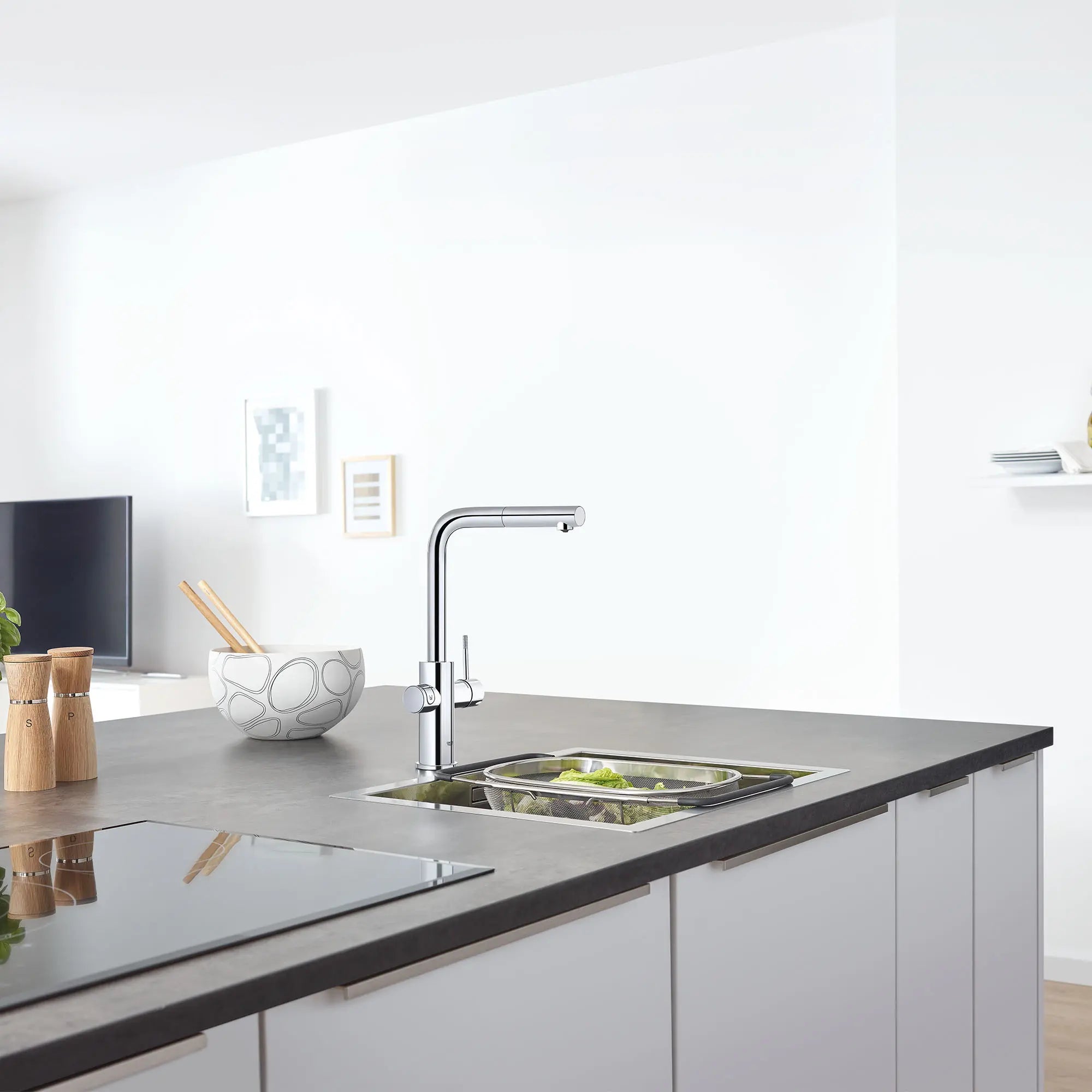 GROHE Blue Single-Handle Pull-Out Kitchen Faucet Single Spray 1.75 GPM (6.6 L/min) with Chilled & Sparkling Water // GROHE STARLIGHT CHROME // 164145_B-31608002_13_0_CDNwebp.webp