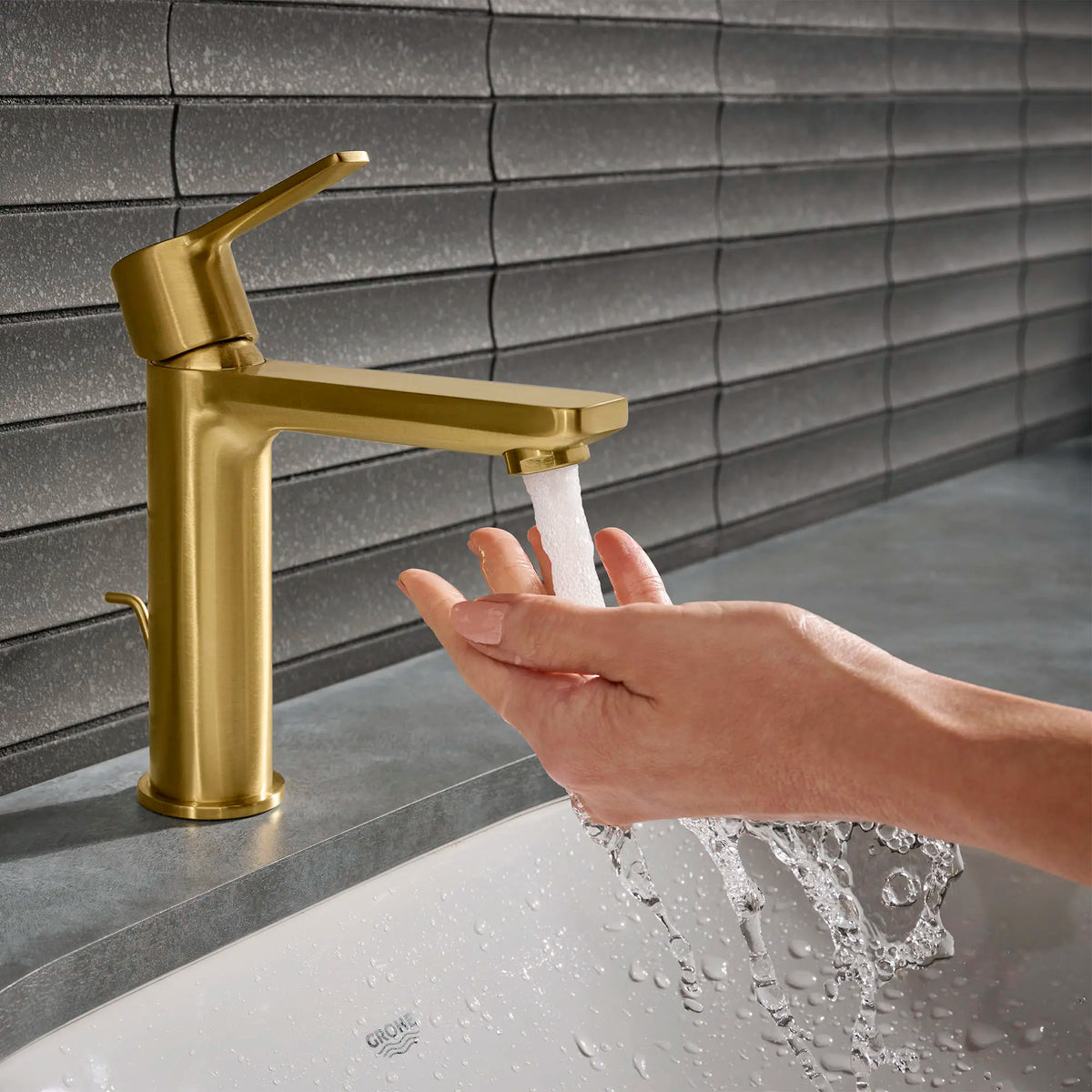 Single Hole Single-Handle S-Size Bathroom Faucet 4.5 L/min (1.2 gpm) // BRUSHED COOL SUNRISE // 164324_Lineare_Lifestyle_23794GNA_0002_May2023_0_CDNwebp_e1c953c8-5484-4392-8495-d37c7a408669.webp