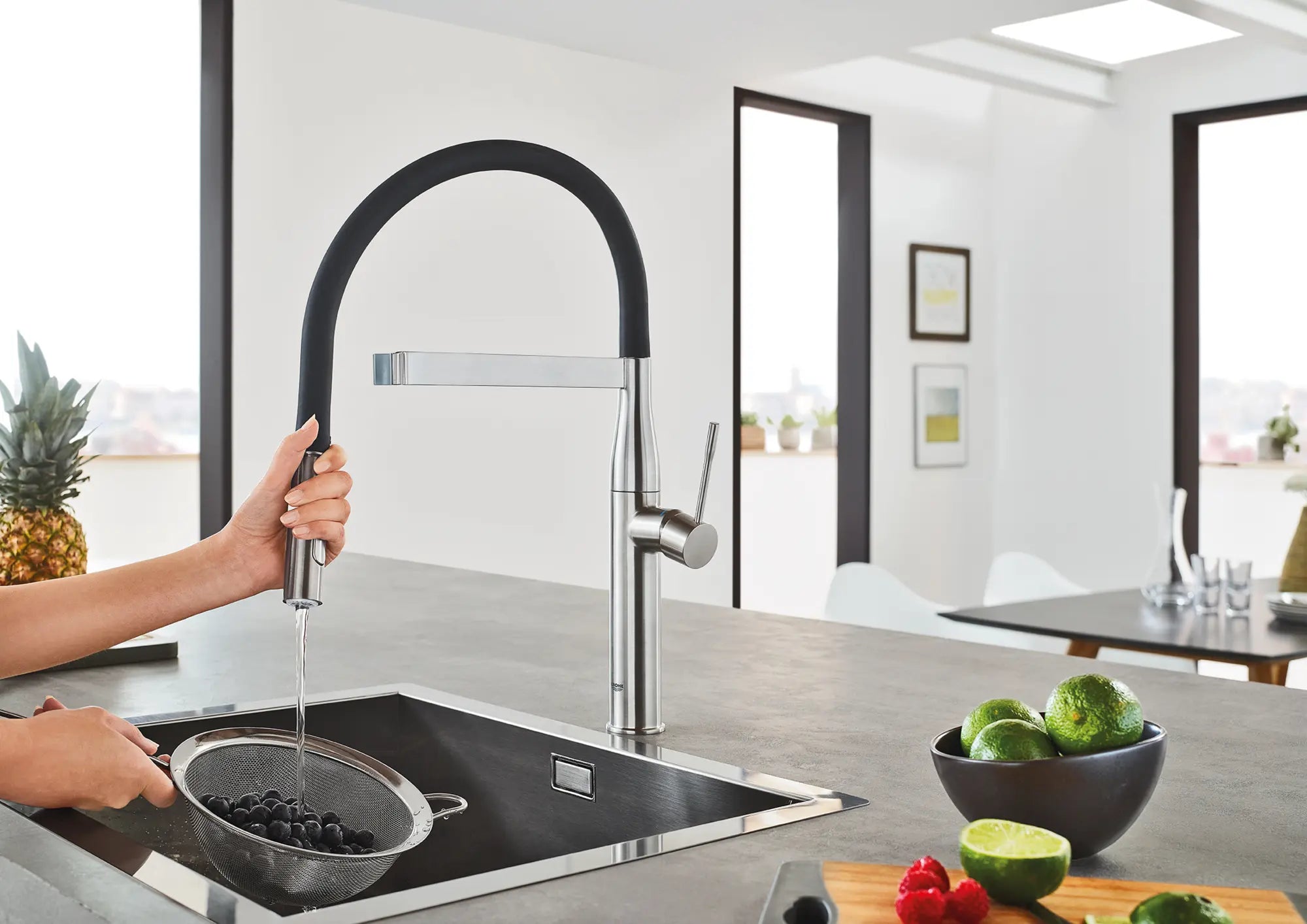 Single-Handle Semi-Pro Dual Spray Kitchen Faucet 6.6 L/min (1.75 gpm) // GROHE STARLIGHT CHROME // 164561_EssenceNew_30295000_23_0_CDNwebp.webp