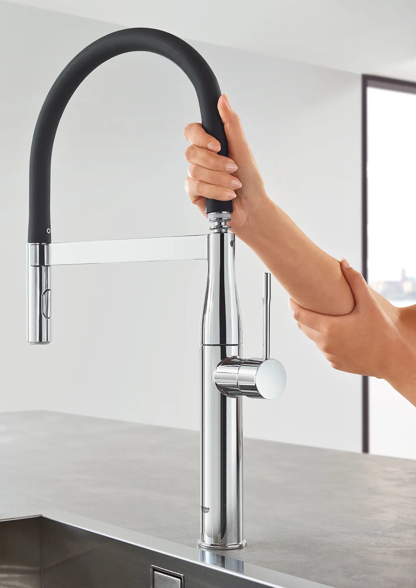 Single-Handle Semi-Pro Dual Spray Kitchen Faucet 6.6 L/min (1.75 gpm) // GROHE STARLIGHT CHROME // 164564_EssenceNew_30295000_08_0_CDNwebp.webp