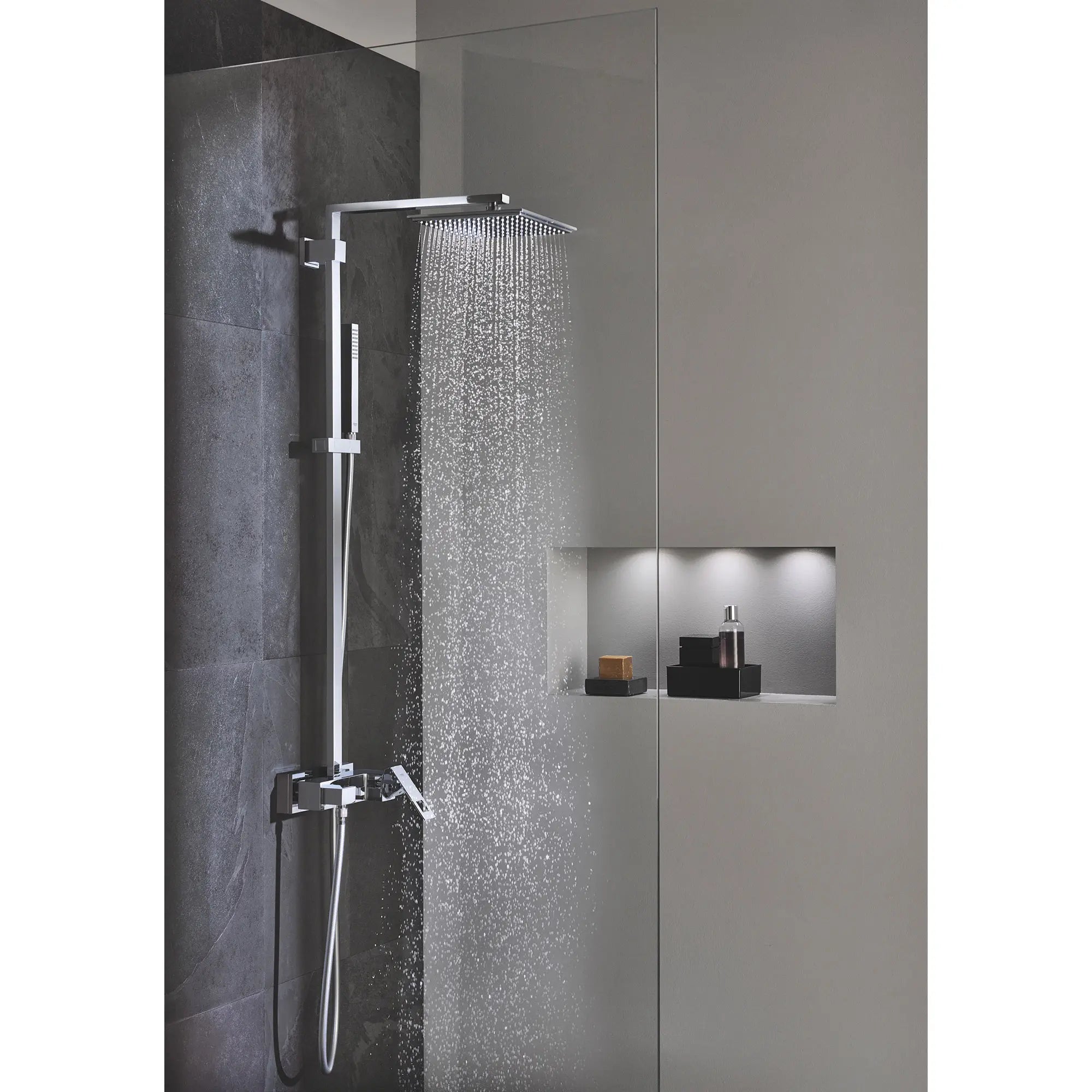 230  Shower Head, 9" - 1 Spray, 2.5 gpm // GROHE STARLIGHT CHROME // 164630_27480000-Rainshower-Allure-230-1-Spray-Showerhead-StarLight-Chrome-lifestyle_0_CDNwebp.webp