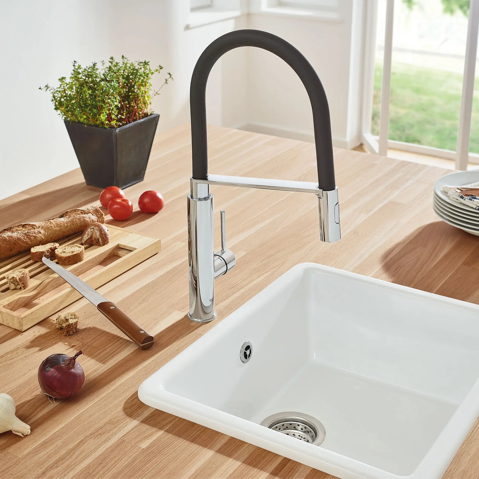 Single-Handle Semi-Pro Dual Spray Kitchen Faucet 6.6 L/min (1.75 gpm) // GROHE STARLIGHT CHROME // 164711_B-31492000_1_0_CDNwebp.webp