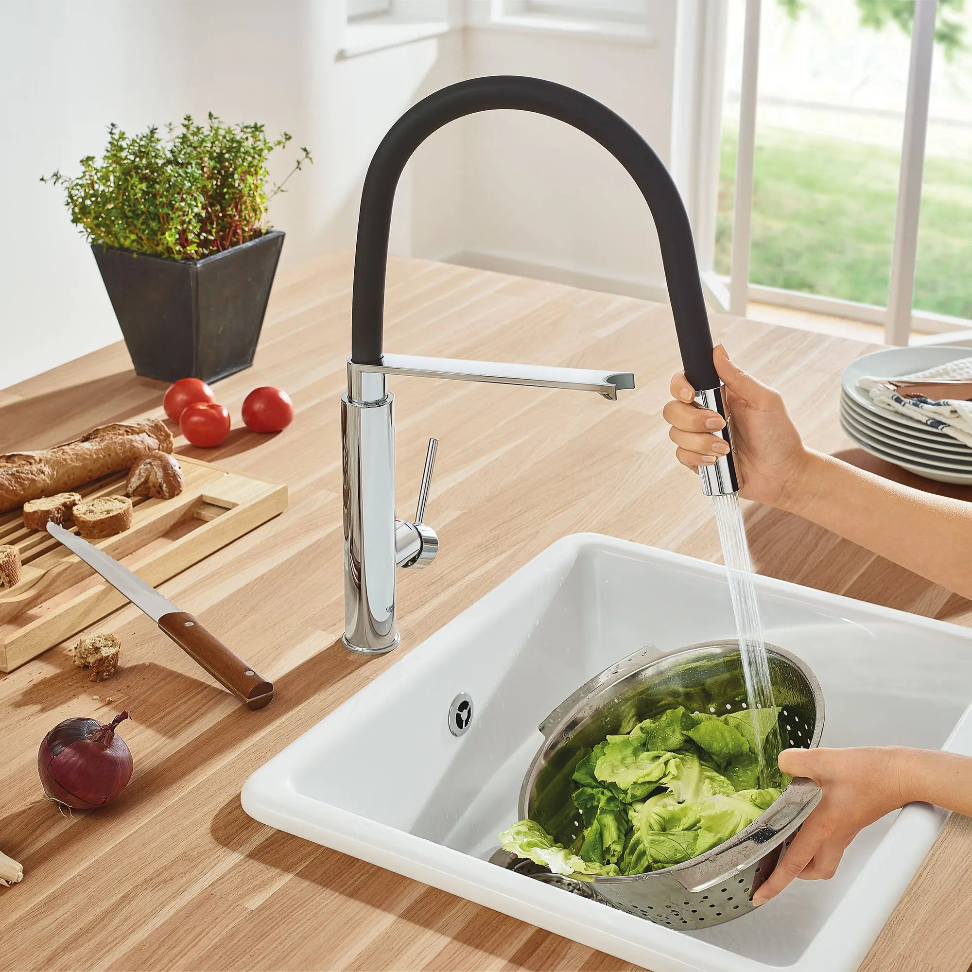Single-Handle Semi-Pro Dual Spray Kitchen Faucet 6.6 L/min (1.75 gpm) // GROHE STARLIGHT CHROME // 164712_L-31492000_4_0_CDNwebp.webp
