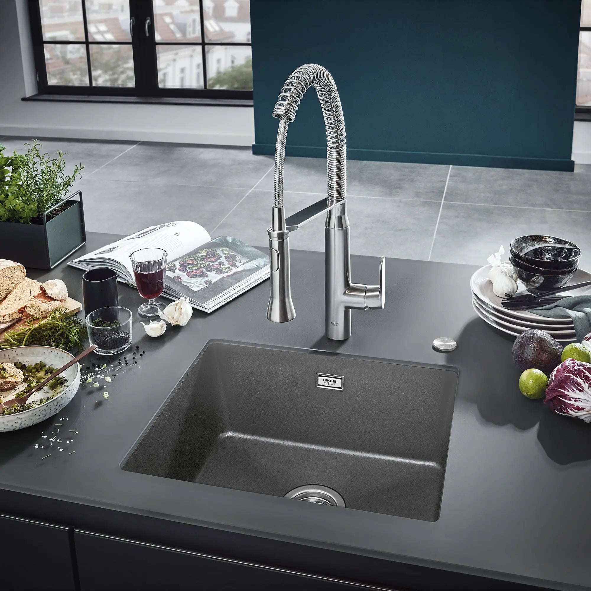 K7 Medium Single-Handle Semi-Pro Dual Spray Kitchen Faucet 1.75 GPM (6.6 L/min) // SUPERSTEEL INFINITYFINISH // 164717_B-31380DC0_2_0_CDNwebp.webp
