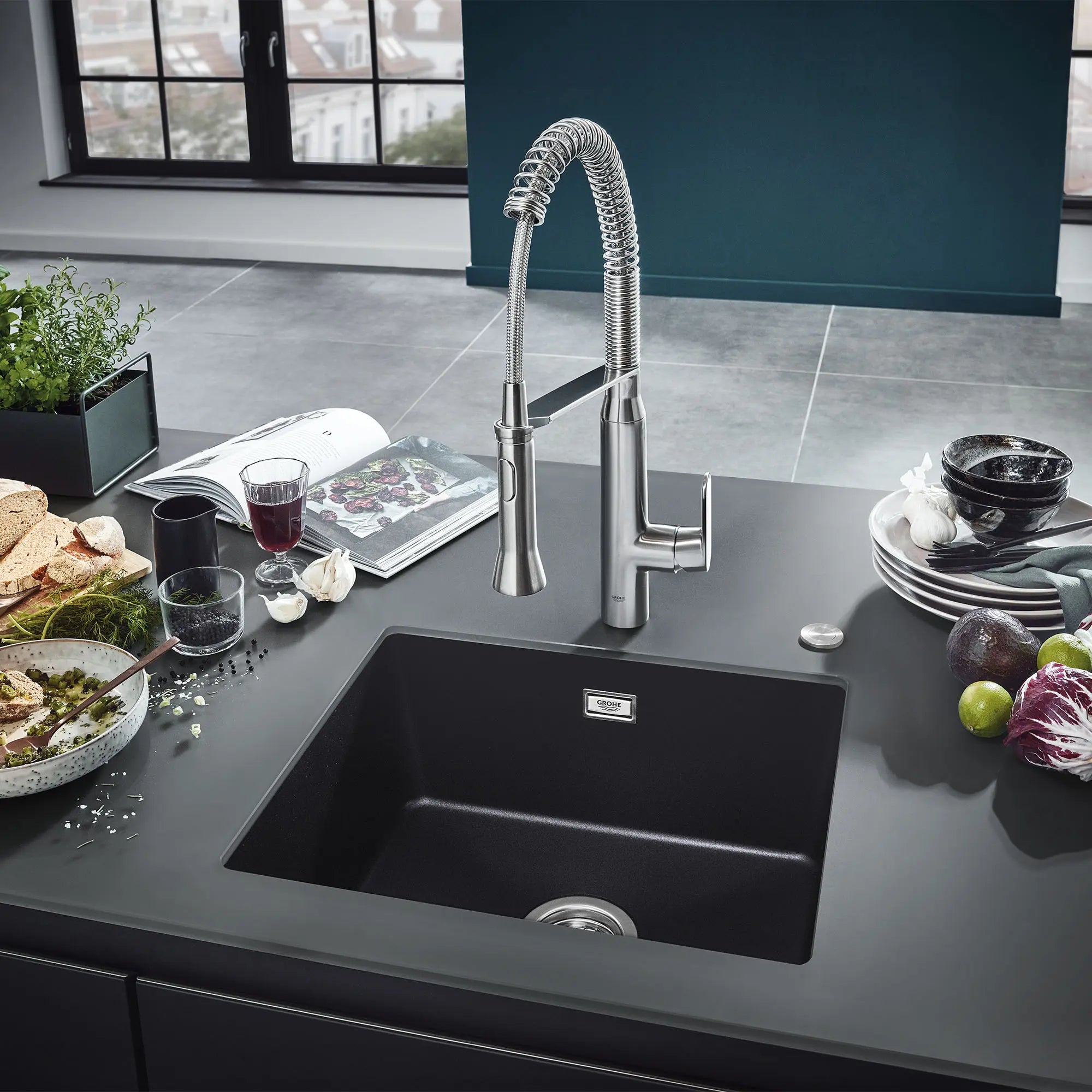 K7 Medium Single-Handle Semi-Pro Dual Spray Kitchen Faucet 1.75 GPM (6.6 L/min) // SUPERSTEEL INFINITYFINISH // 164720_B-31380DC0_1_0_CDNwebp.webp