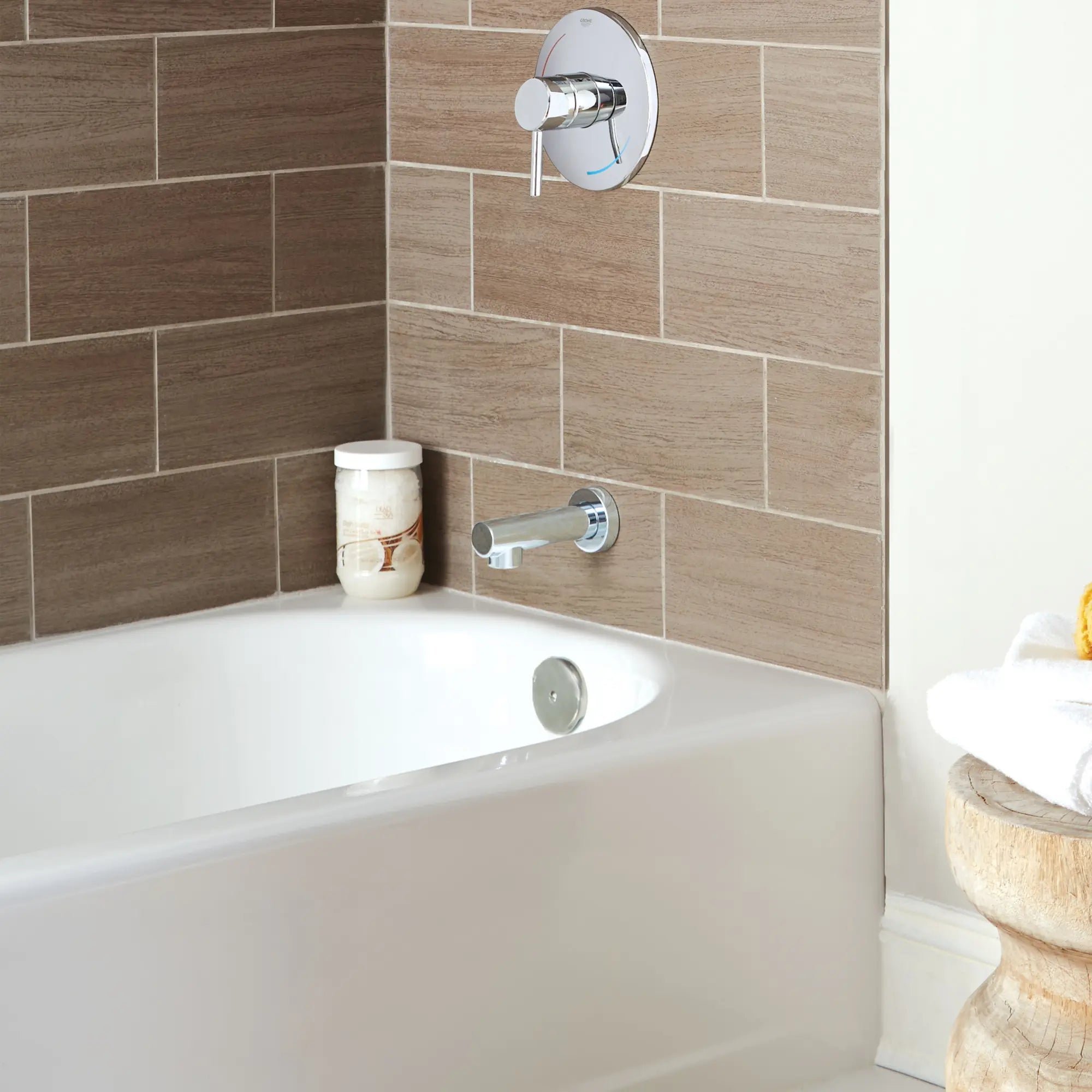 Tub Spout // GROHE STARLIGHT CHROME // 164903_B-13274001_0_CDNwebp.webp