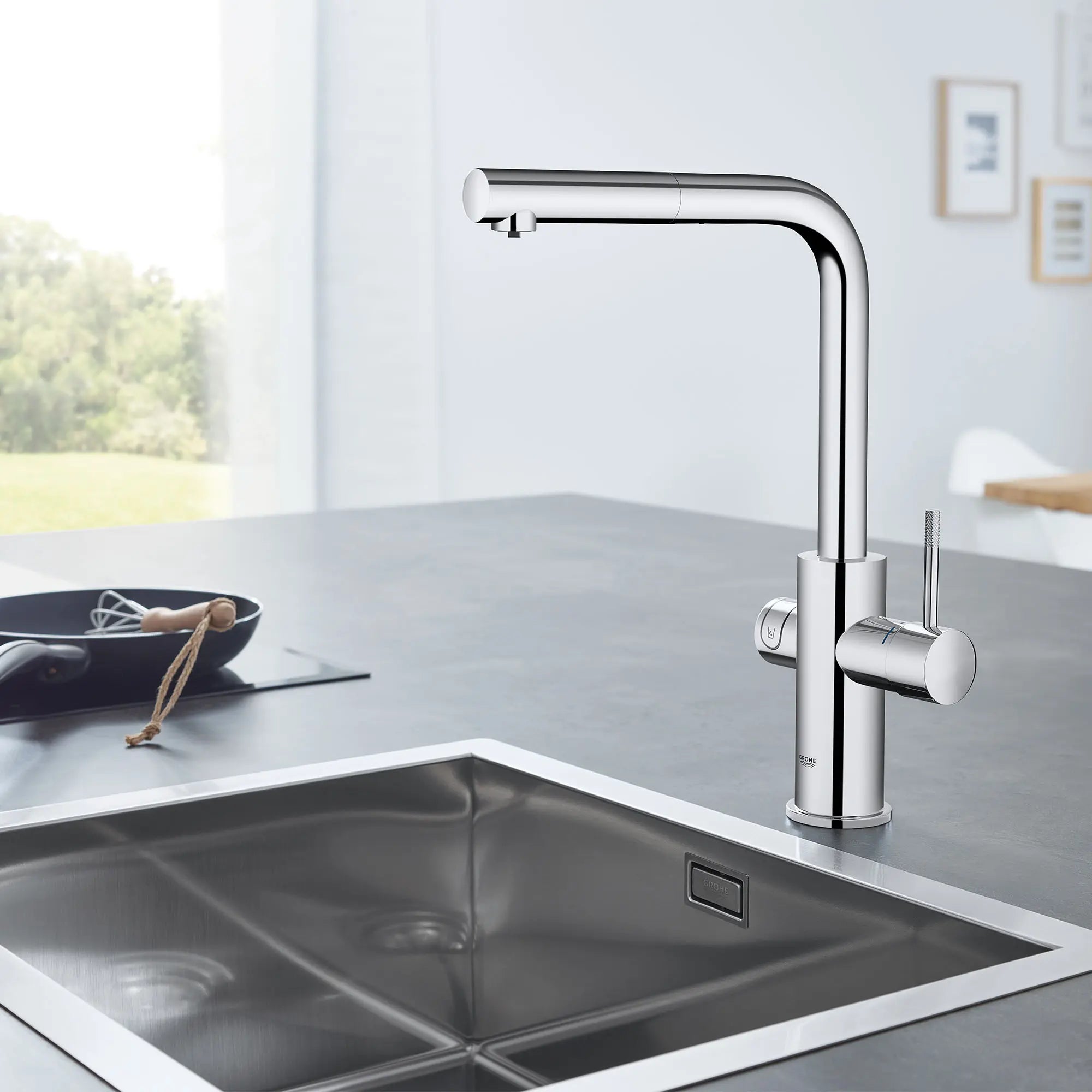 GROHE Blue Single-Handle Pull-Out Kitchen Faucet Single Spray 1.75 GPM (6.6 L/min) with Chilled & Sparkling Water // GROHE STARLIGHT CHROME // 164908_B-31608002_12_0_CDNwebp.webp