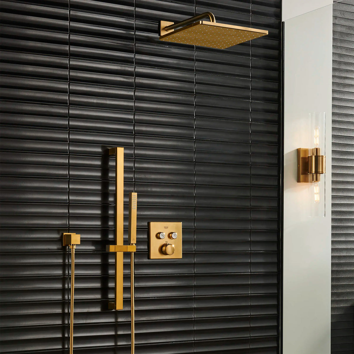 Stick Hand Shower - 1 Spray // BRUSHED COOL SUNRISE // 165875_Rainshower_EnvironmentCloseUp_26570GN0_29141GN0_26867GN0_27892GN0_0001_Aug2023_0_CDNwebp_76c32b93-5e25-44d0-81db-ae19fd139a74.webp