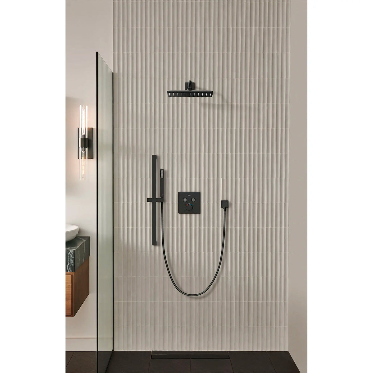 Stick Hand Shower - 1 Spray // MATTE BLACK // 177117_Rainshower_EnvironmentCloseUp_265702430_278922430_268672430_0001_Sept2023_0_CDNwebp_2efb18de-37f7-418a-a938-d48d8e97d384.webp