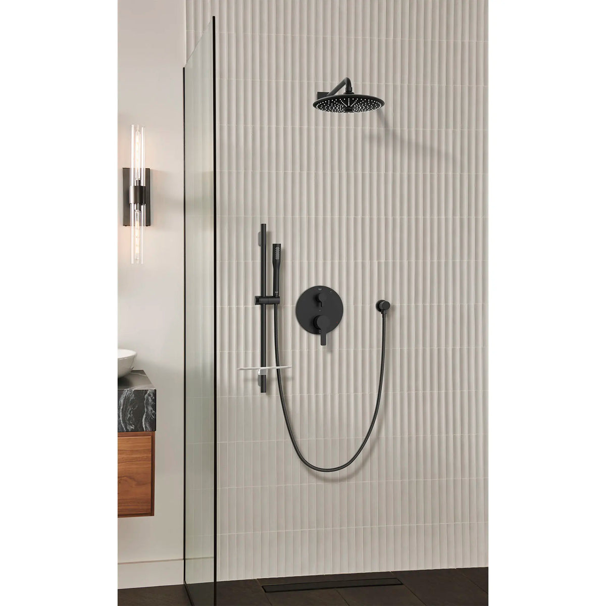 LINEARE PRESSURE BALANCE VALVE TRIM WITH 2-WAY DIVERTER WITH CARTRIDGE // MATTE BLACK // 177119_Euphoria_EnvironmentCloseUp_294212430_264562430_264662430_266022430_0002_Sept2023_0_CDNwebp_a993a62f-61b4-49b2-b548-090826e96a0b.webp