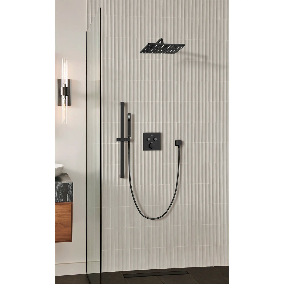 Stick Hand Shower - 1 Spray // MATTE BLACK // 177120_Rainshower_EnvironmentCloseUp_265702430_278922430_268672430_0002_Sept2023_0_CDNwebp_e6c482d8-4219-4484-b259-35de4a3c4dfc.webp