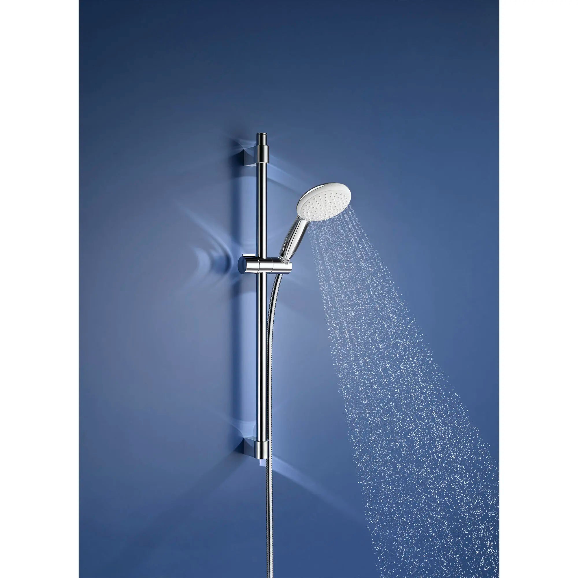 Tempesta Round 110 24" Shower Rail Set, 2-Spray, 1.5 GPM (5.7 L/min) // GROHE STARLIGHT CHROME // 181461_Tempesta_EnvironmentCloseUp_26077002_0001_Sept2023_0_CDNwebp.webp