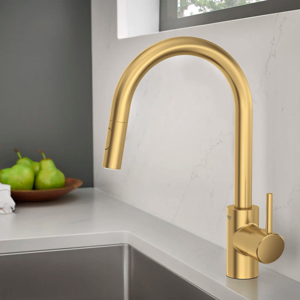 Single-Handle Pull Down Kitchen Faucet Dual Spray 6.6 L/min (1.75 gpm) // BRUSHED COOL SUNRISE // 185620_Concetto_EnvironmentCloseup_32665GN0_0001_Sept2023_0_CDNwebp_2f79f9bb-d58a-436f-9ebc-4b87a00bad63.webp