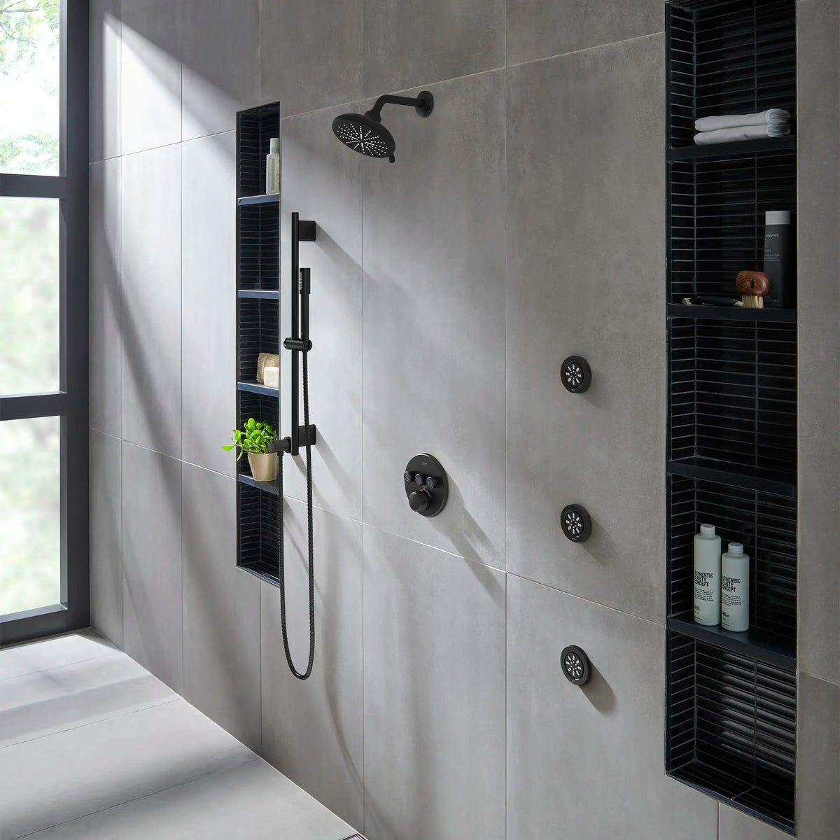 Stick Hand Shower - 1 Spray // MATTE BLACK // 186033_SmartActive_EnvironmentCloseUp_291382430_266032430_268662430_0001_Aug2023_0_CDNwebp_5197f513-f39c-4f0a-8d8d-69a118d45c22.webp