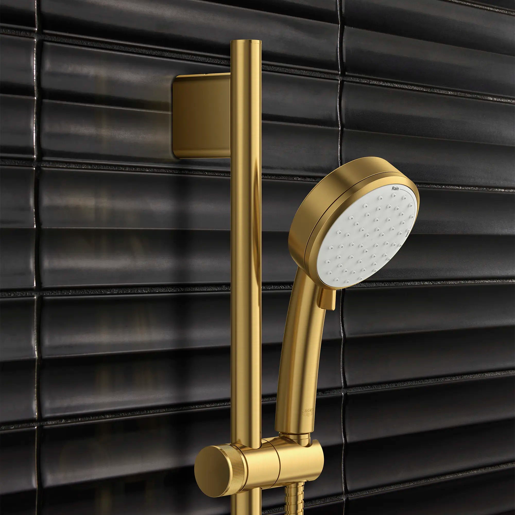 24” Shower Slide Bar // BRUSHED COOL SUNRISE // 186502_Rainshower_EnvironmentCloseUp_26602GN0_26046GN0_0001_Sept2023_0_CDNwebp.webp