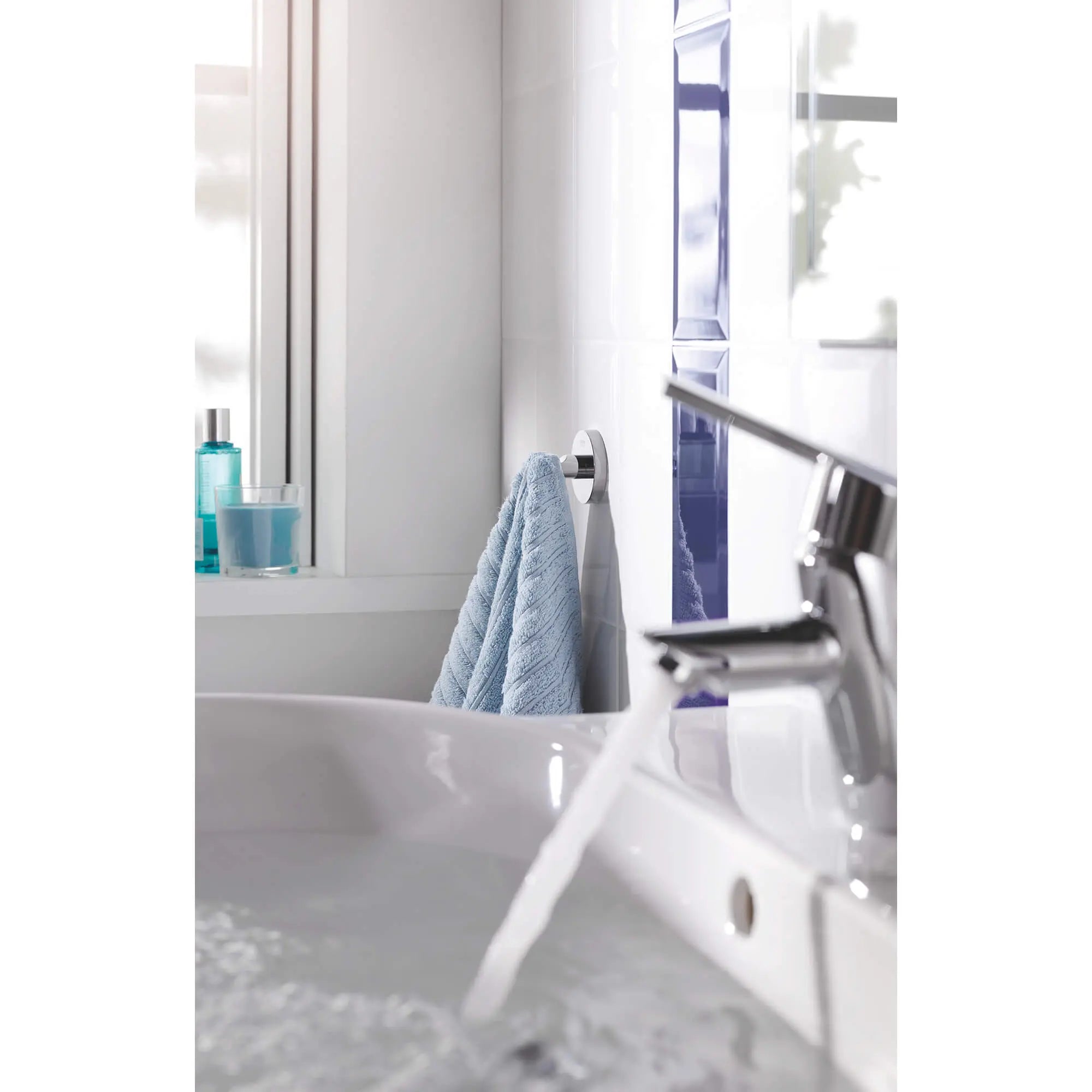 Robe Hook // GROHE STARLIGHT CHROME // 1977_40364001-robe-hook-enviro-1_0_CDNwebp.webp