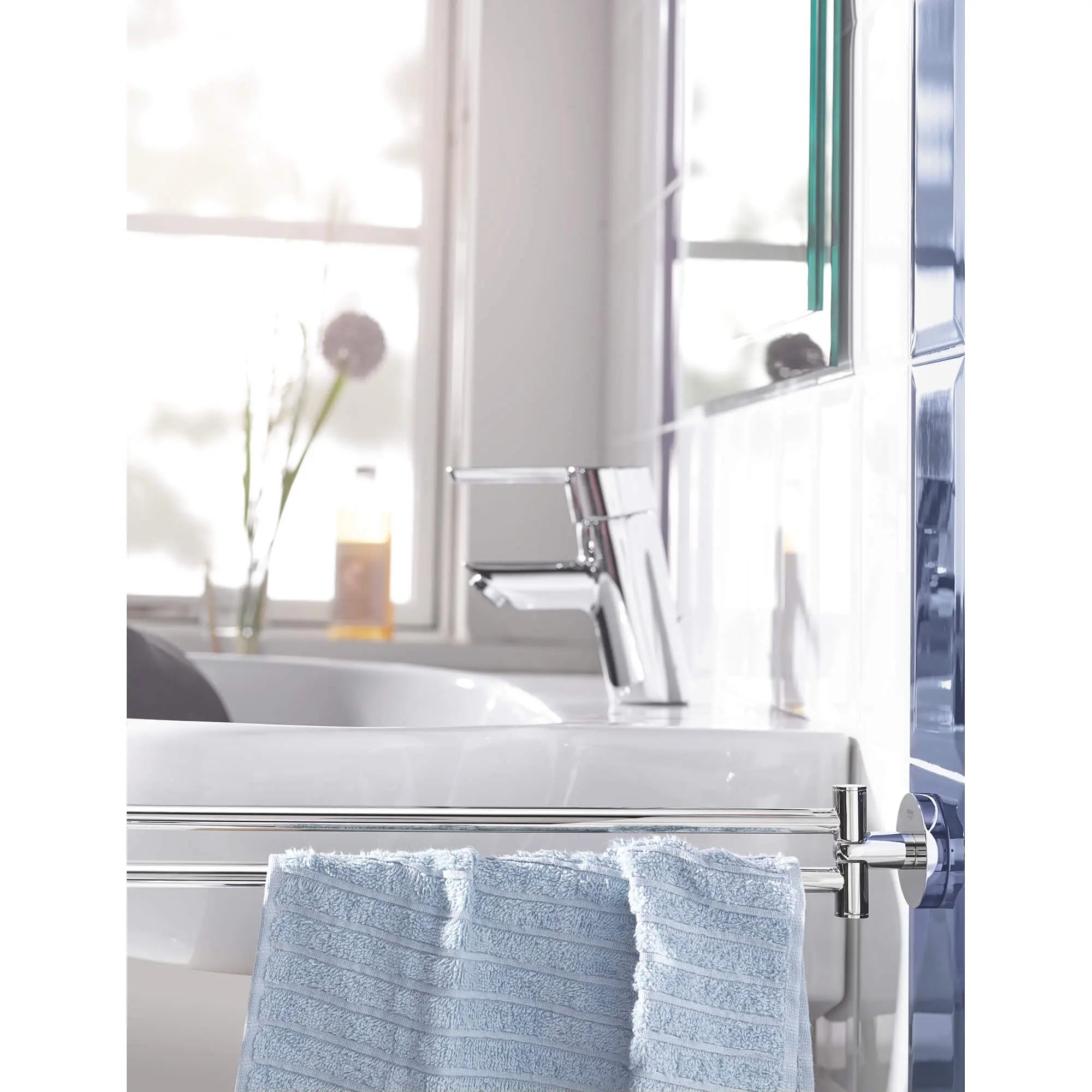 18" Double Towel Bar // GROHE STARLIGHT CHROME // 2030_40371001-towel-bar-enviro-1_0_CDNwebp.webp