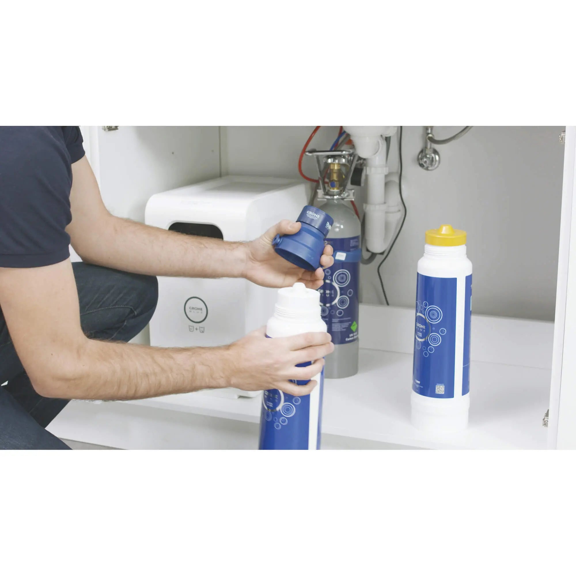 GROHE Blue Carbon Filter, M-Size // NO FINISH // 2177_40430001-filter-m-size-enviro-1_0_CDNwebp.webp