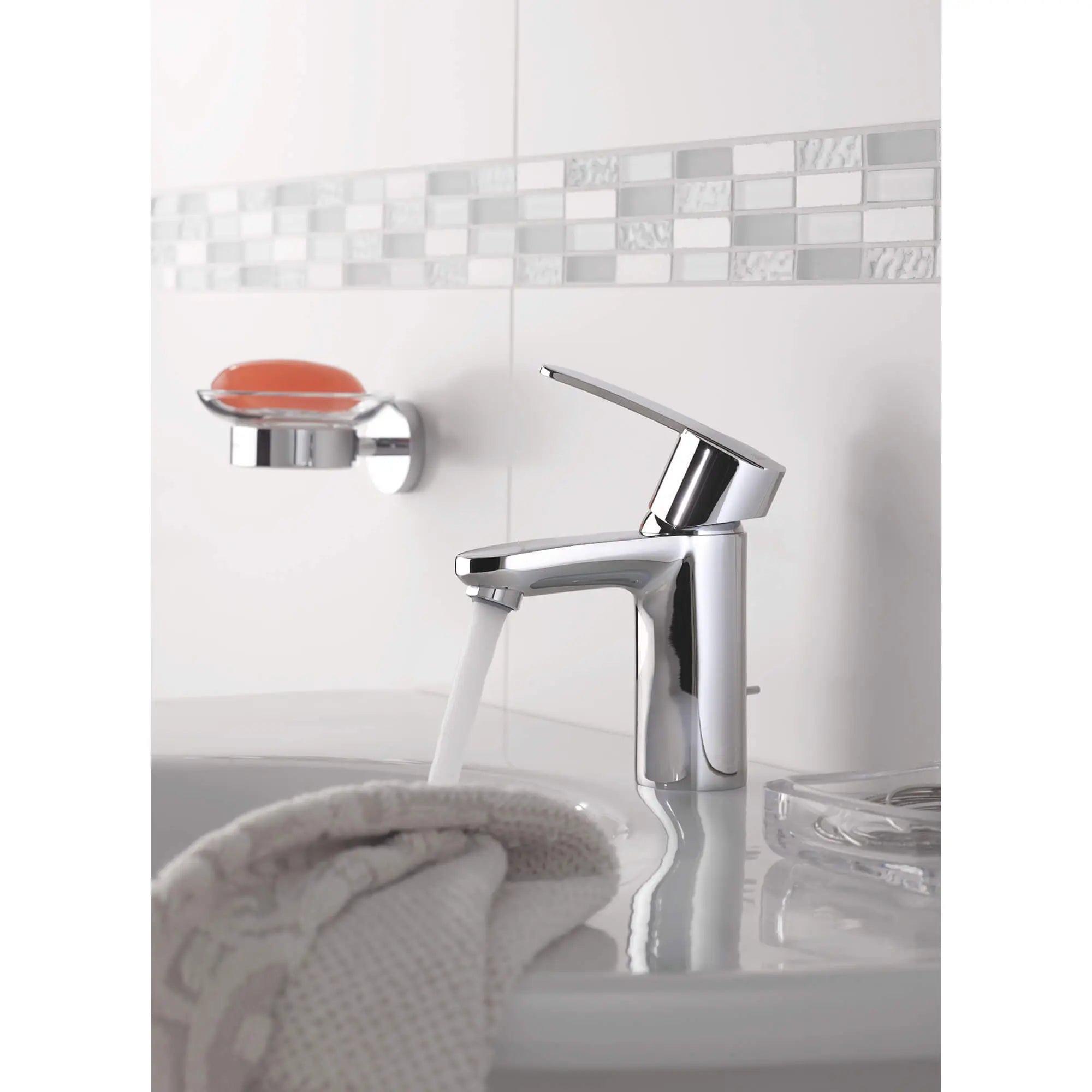 Soap Dish with Holder // GROHE STARLIGHT CHROME // 2260_40444001-soap-dish-with-holder-enviro-1_0_CDNwebp.webp