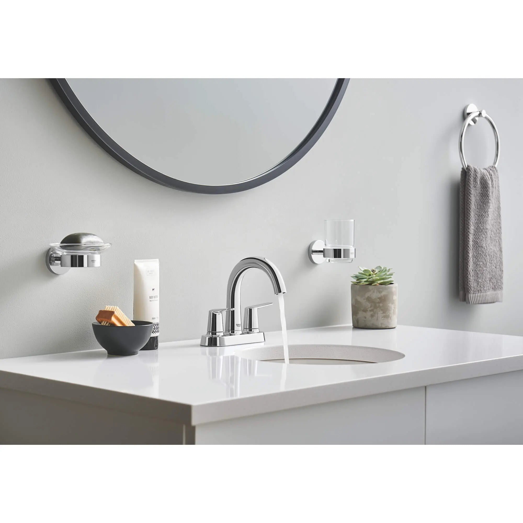 Soap Dish with Holder // GROHE STARLIGHT CHROME // 2270_40444001-soap-dish-with-holder-enviro-5_0_CDNwebp.webp