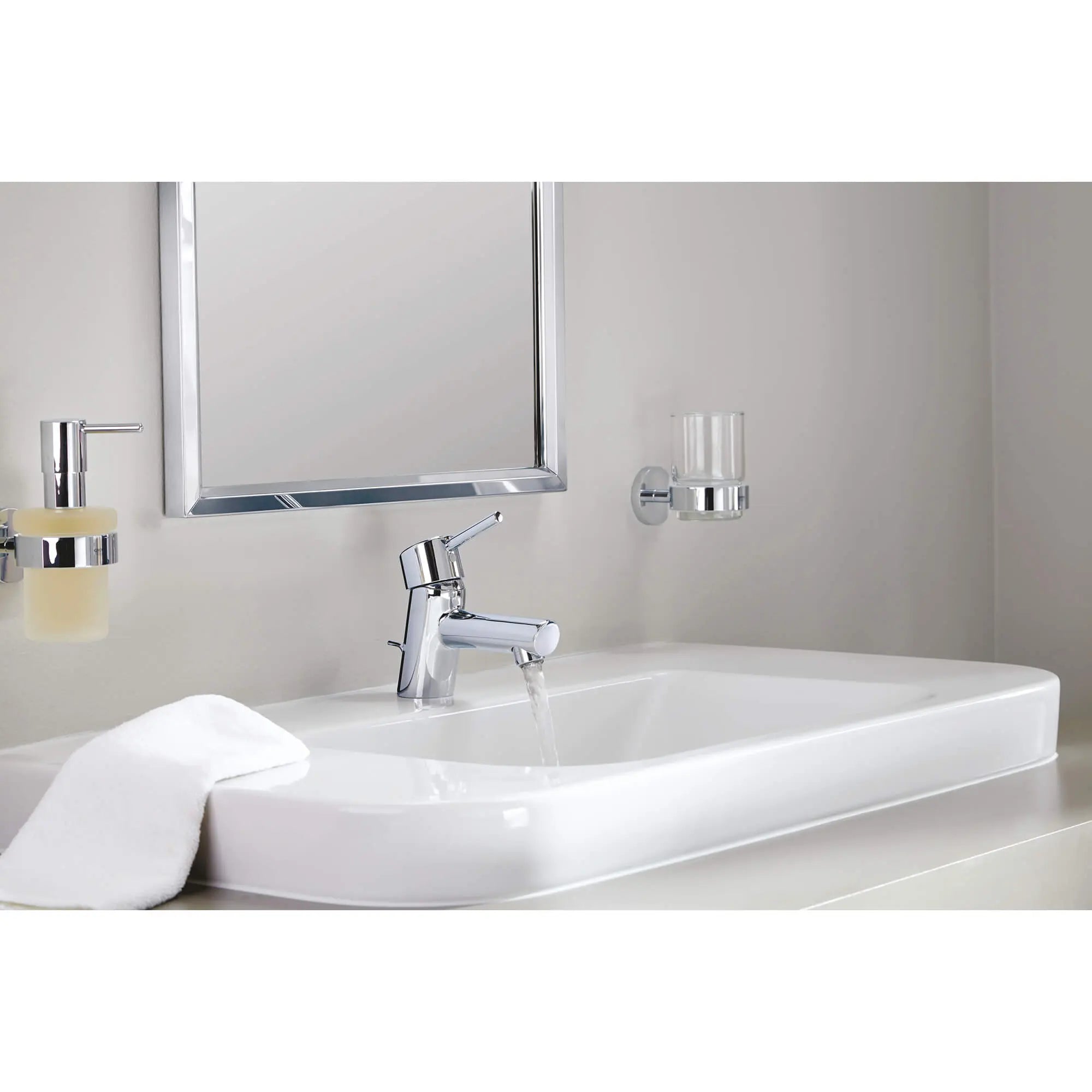 Soap Dispenser with Holder // GROHE STARLIGHT CHROME // 2333_40448001-soap-dispenser-with-holder-enviro-7_0_CDNwebp.webp