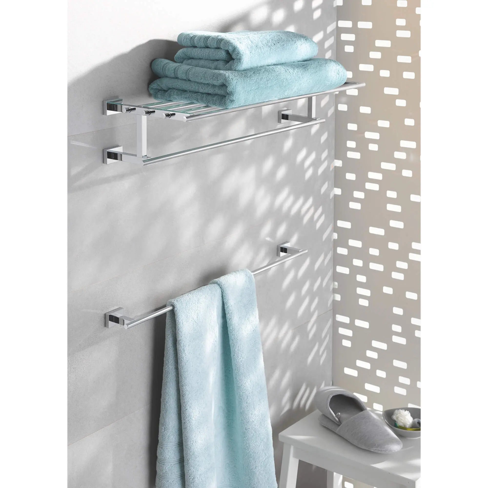 24" Towel Bar // GROHE STARLIGHT CHROME // 2368_40509001-towel-rail-enviro-2_0_CDNwebp.webp