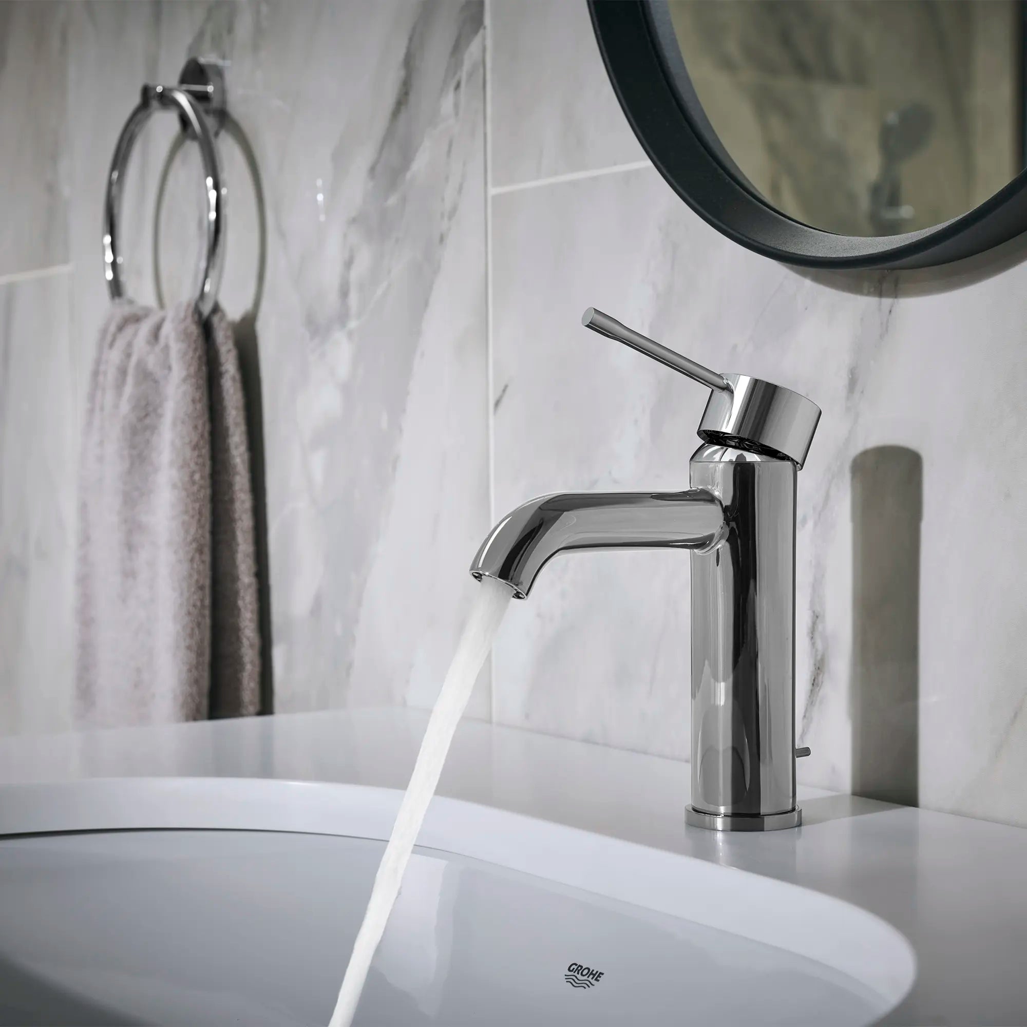 Single Hole Single-Handle S-Size Bathroom Faucet, 1.2 GPM (4.5 L/min) // GROHE STARLIGHT CHROME // 236992_Essence_EnvironmentCloseup_2359200A_0001_Nove2023_CDNwebp.webp