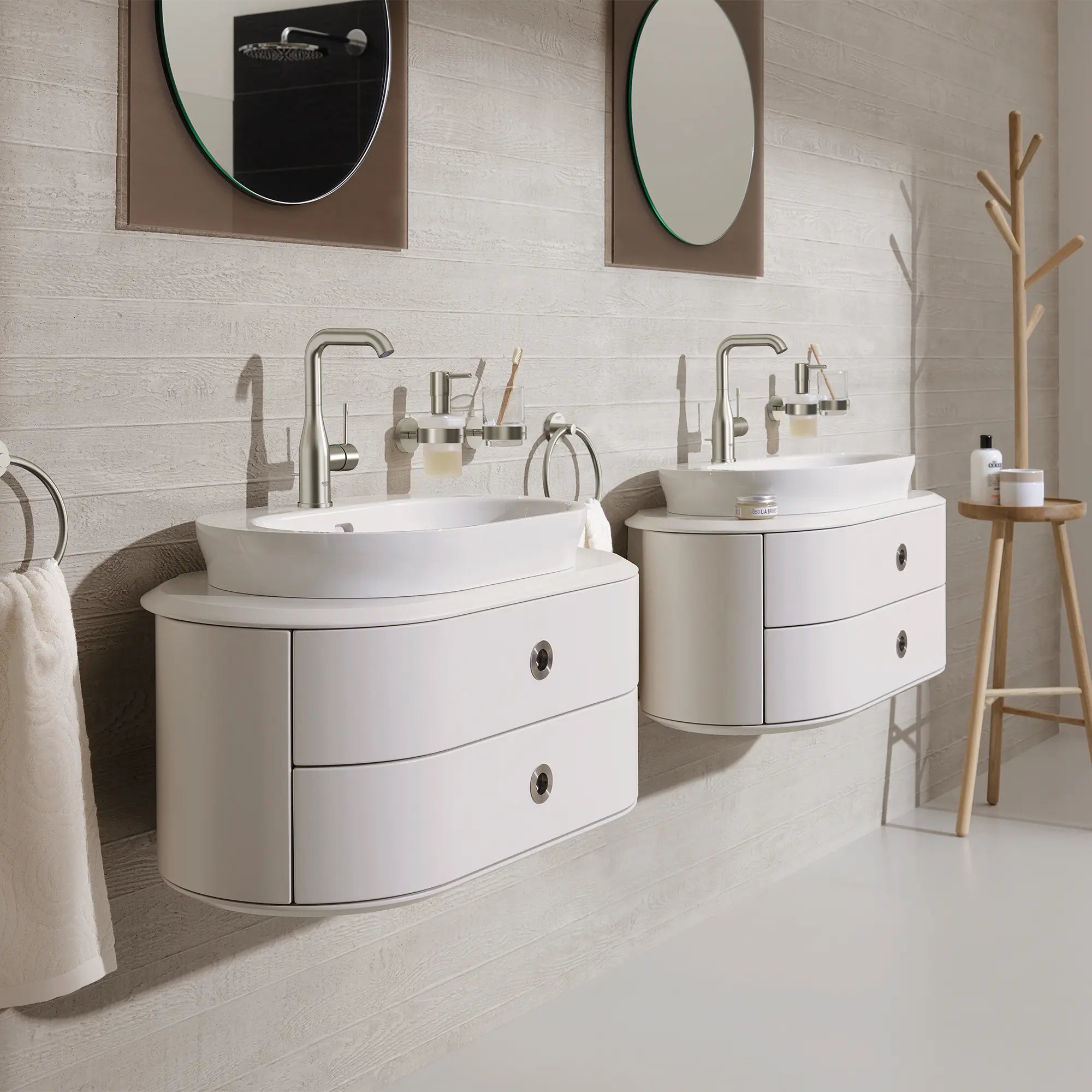 Single Hole Single-Handle L-Size Bathroom Faucet, 1.2 GPM (4.5 L/min) // BRUSHED NICKEL INFINITYFINISH // 237027_Essence_EnvironmentCloseup_23486ENA_0003_Nov2023_CDNwebp.webp