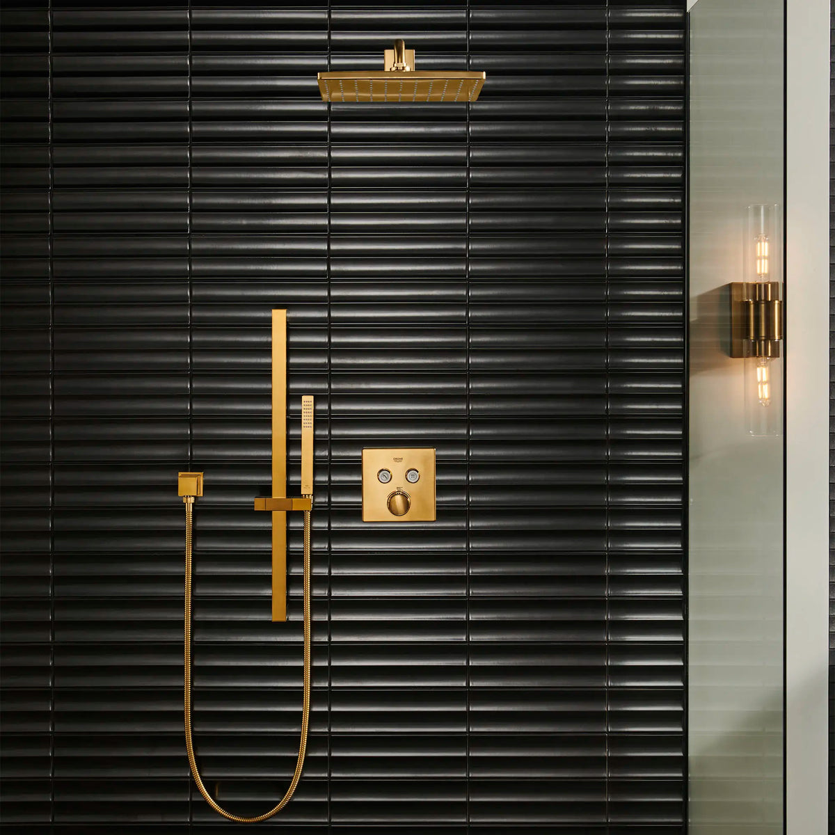 Stick Hand Shower - 1 Spray // BRUSHED COOL SUNRISE // 238203_Rainshower_EnvironmentCloseUp_26570GN0_29141GN0_26867GN0_27892GN0_0003_Aug2023_0_CDNwebp_364e154b-ea7f-4ebc-bba8-decac7a0013a.webp