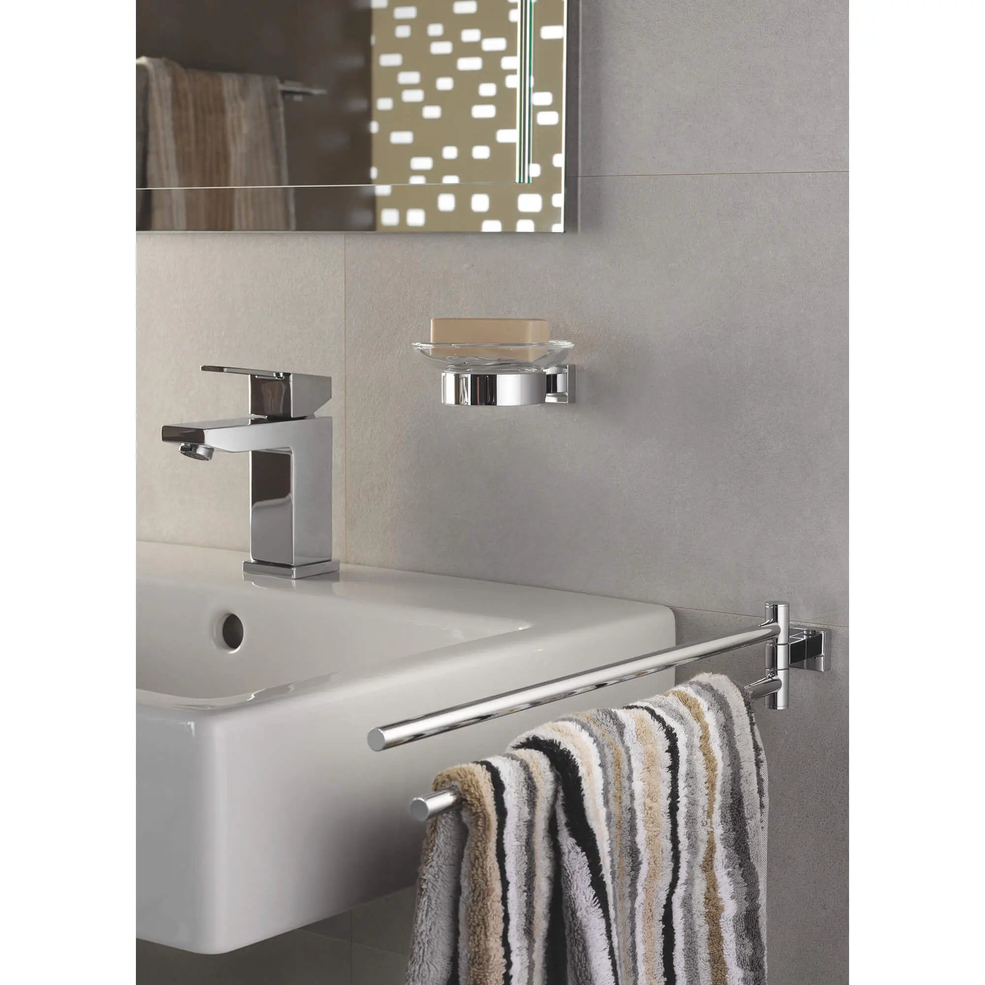 18" Double Towel Bar // GROHE STARLIGHT CHROME // 2397_40624001-towel-bar-enviro-1_0_CDNwebp.webp