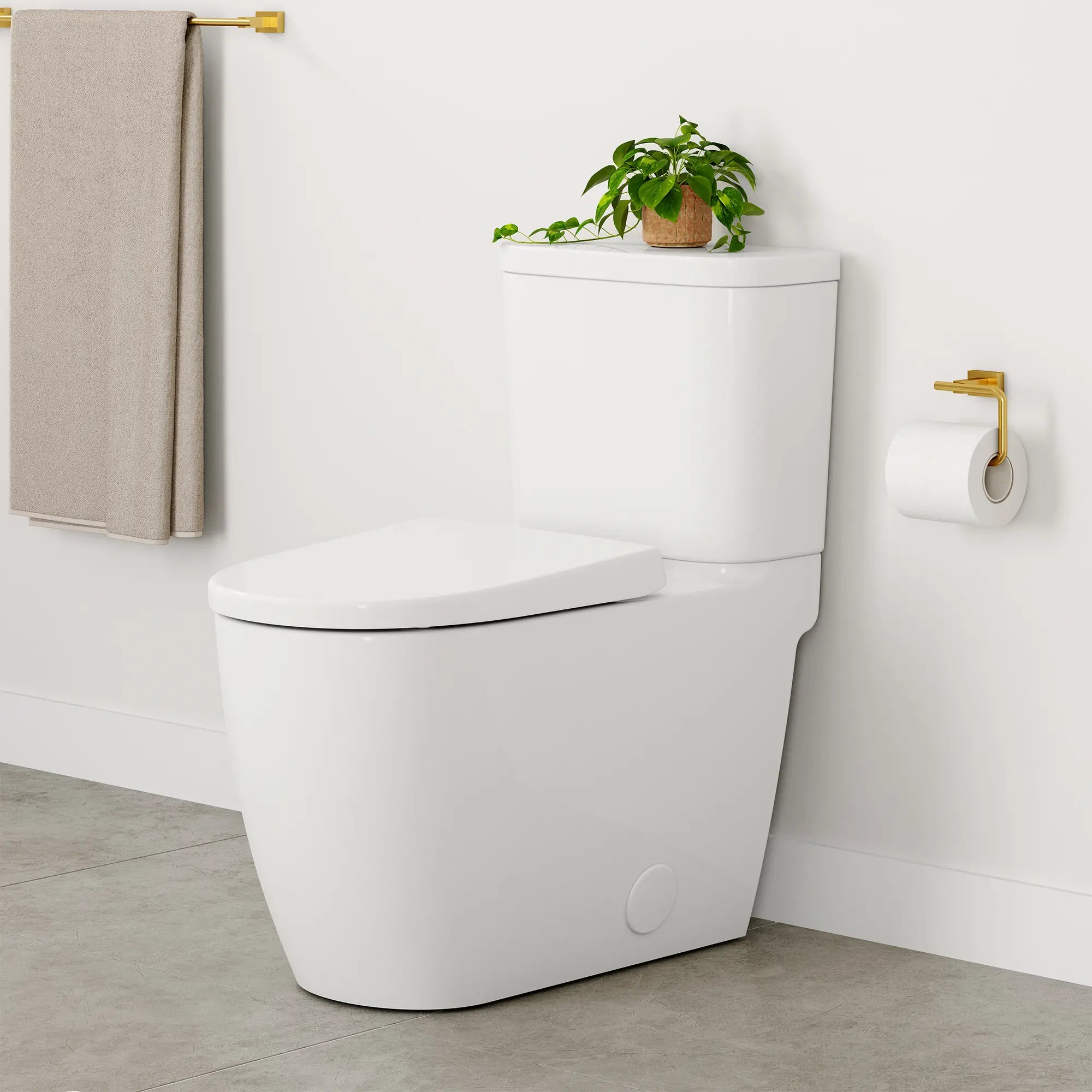 Two-piece Right height Elongated Toilet with seat, Left-Hand Trip Lever // LEFT / ALPINE WHITE // 253087_Cubeo_EnvironmentCloseUp_39675000_40507GN0_0001_OCTOBER2024_CDNwebp.webp