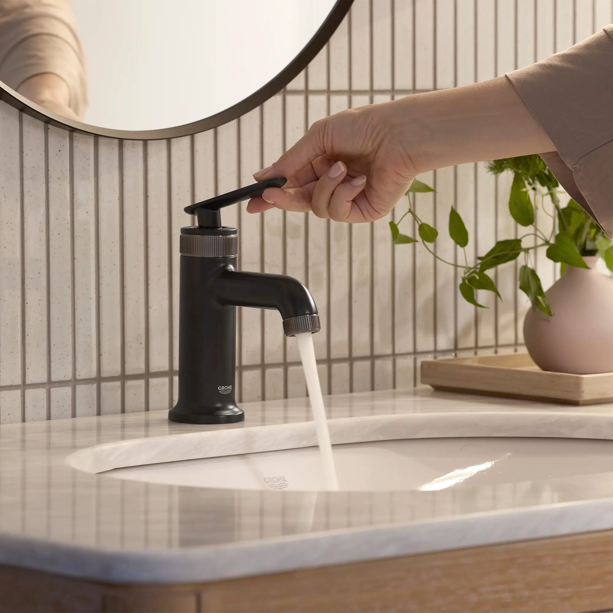 Listra Single Hole Single-Handle S-Size Bathroom Faucet, 1.2 gpm (4.5L/min) // MATTE BLACK // 278855_Listra_Lifestyle_1062152430_0001_November2025_0_CDNwebp.webp