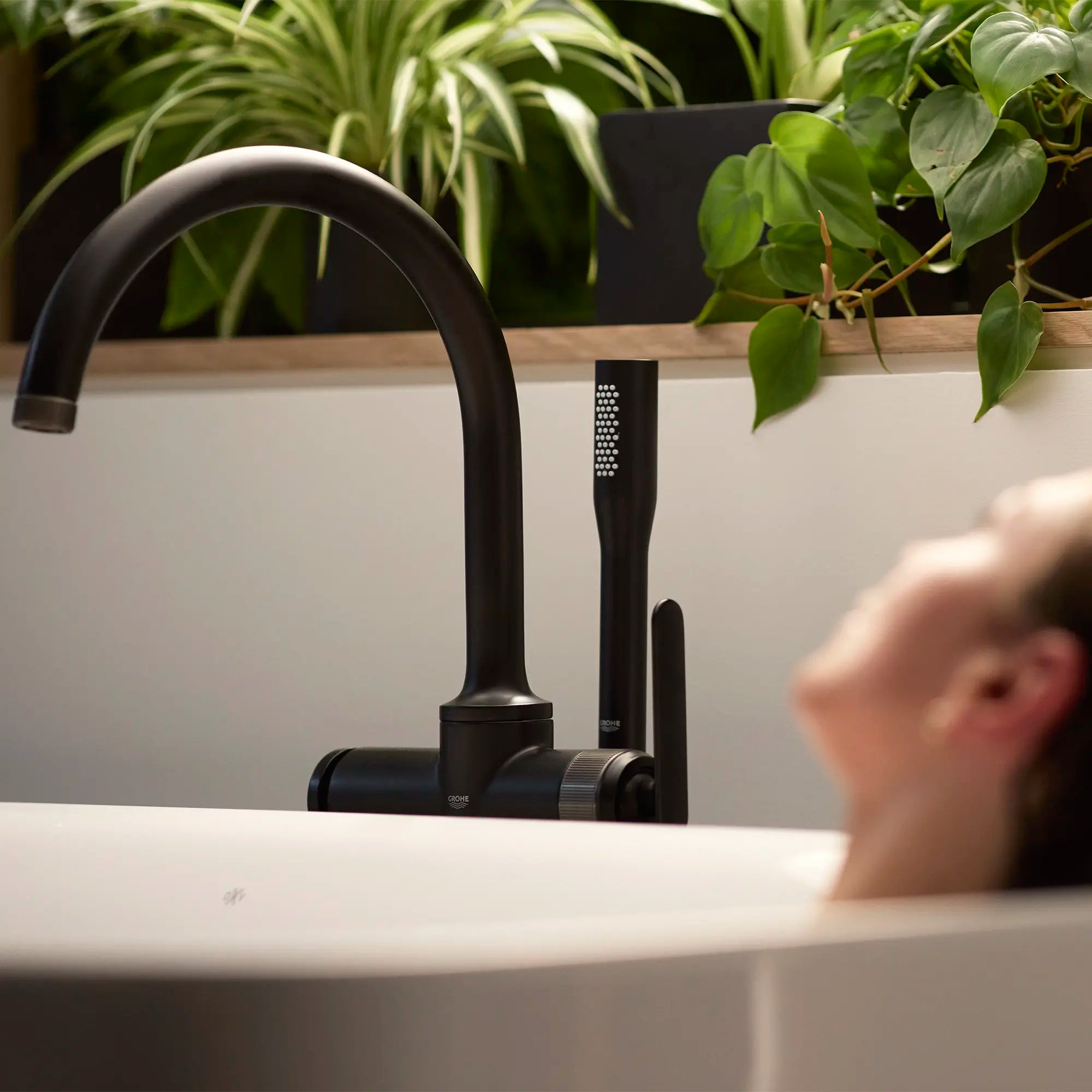 Listra Single-Handle Freestanding Tub Faucet with 1.75 gpm (6.6L/min) Hand Shower // MATTE BLACK // 278859_Listra_Lifestyle_1062562430_0001_November2025_0_CDNwebp.webp